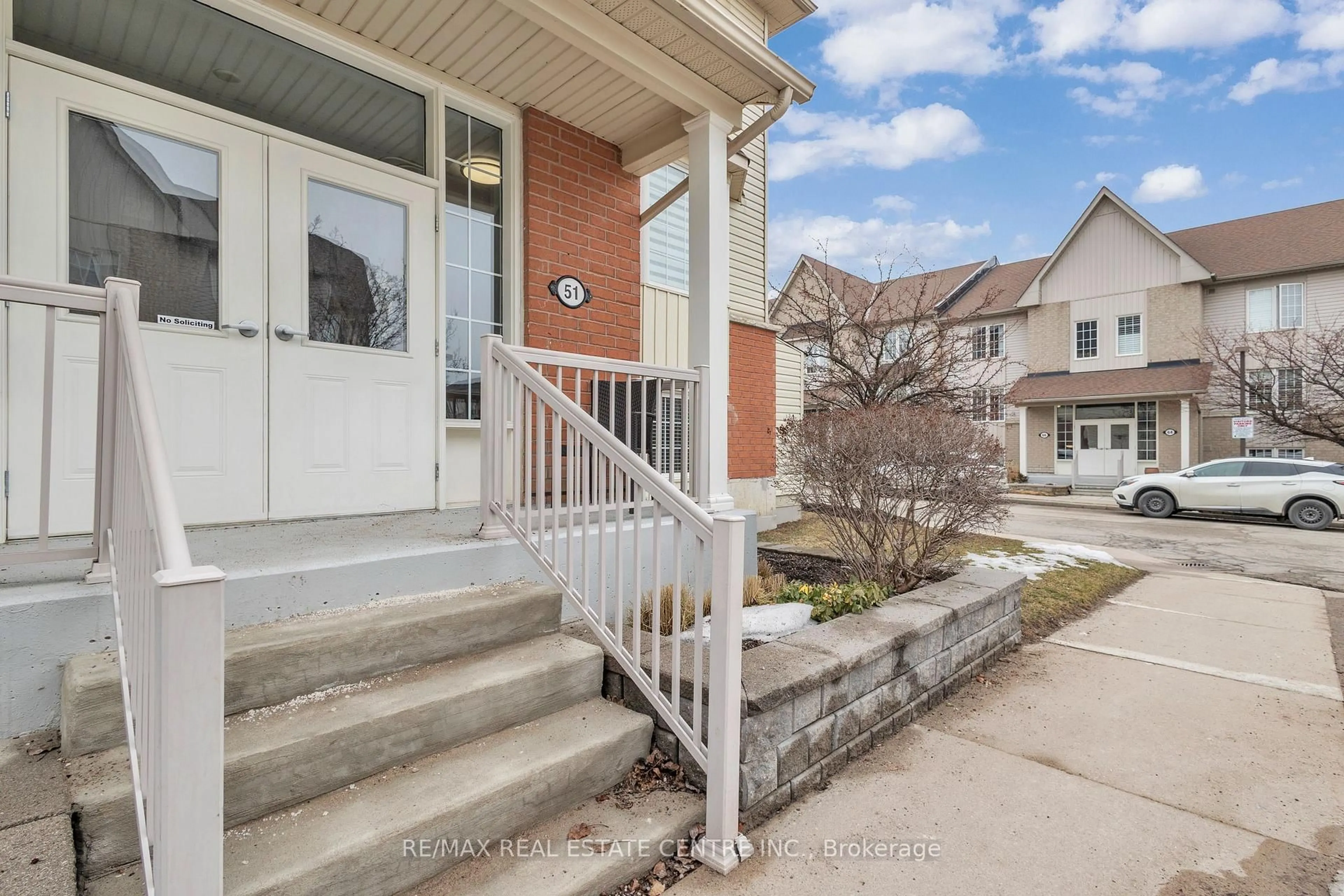 Unknown for 51 PETRA Way #3, Whitby Ontario L1R 0A8
