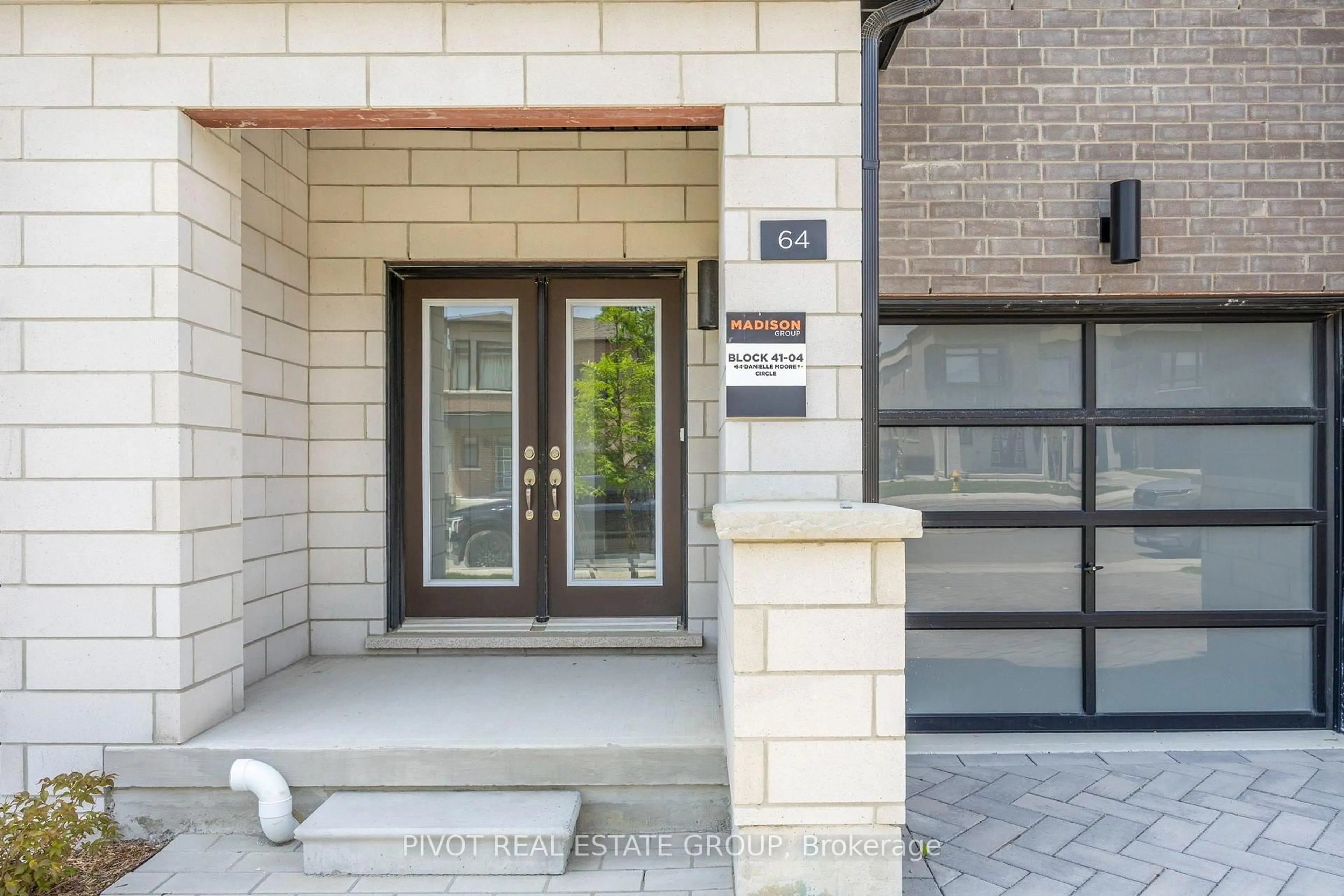 Indoor entryway for 64 Danielle Moore Circ, Toronto Ontario M1P 0G9