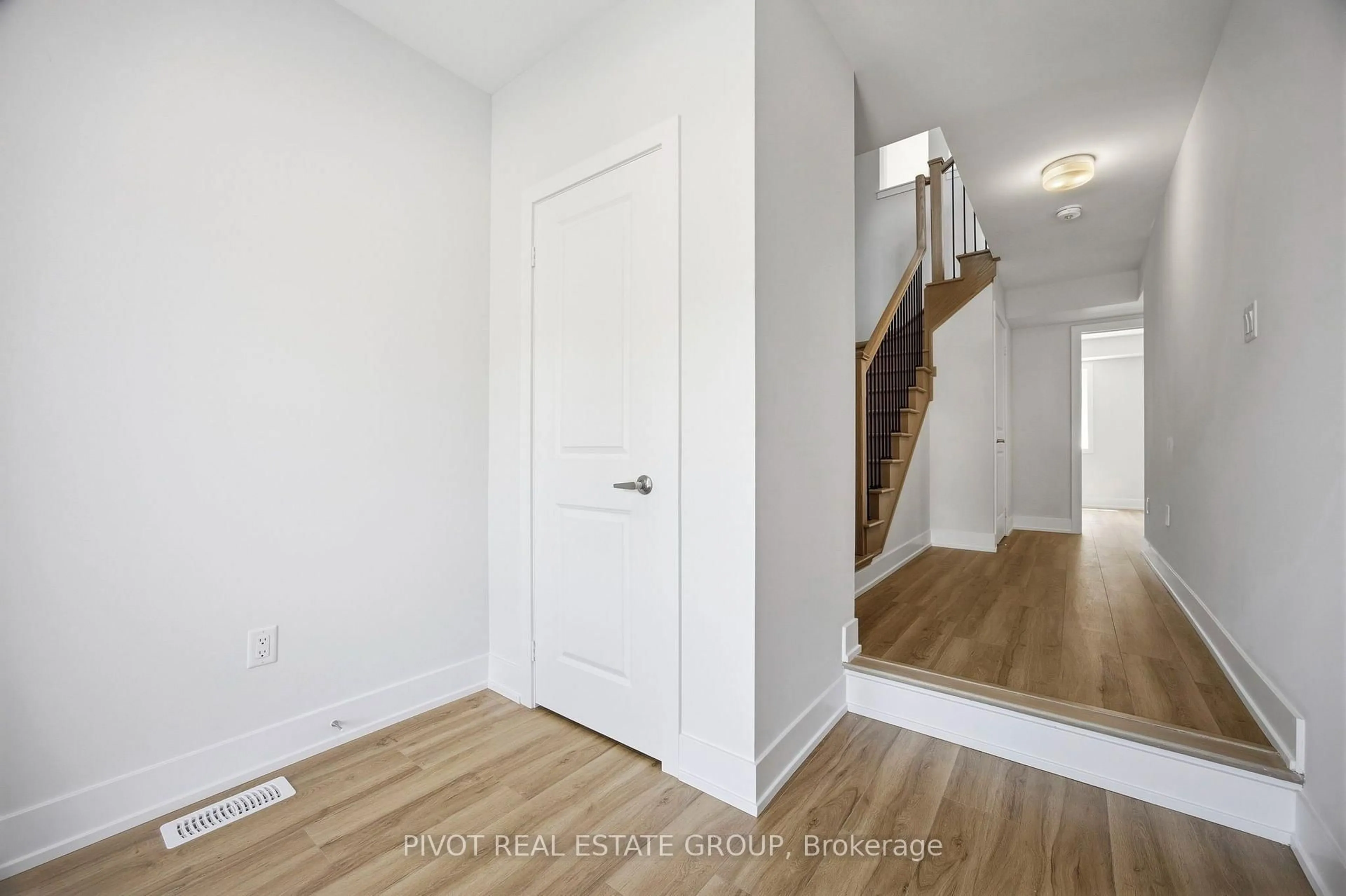Indoor entryway for 64 Danielle Moore Circ, Toronto Ontario M1P 0G9