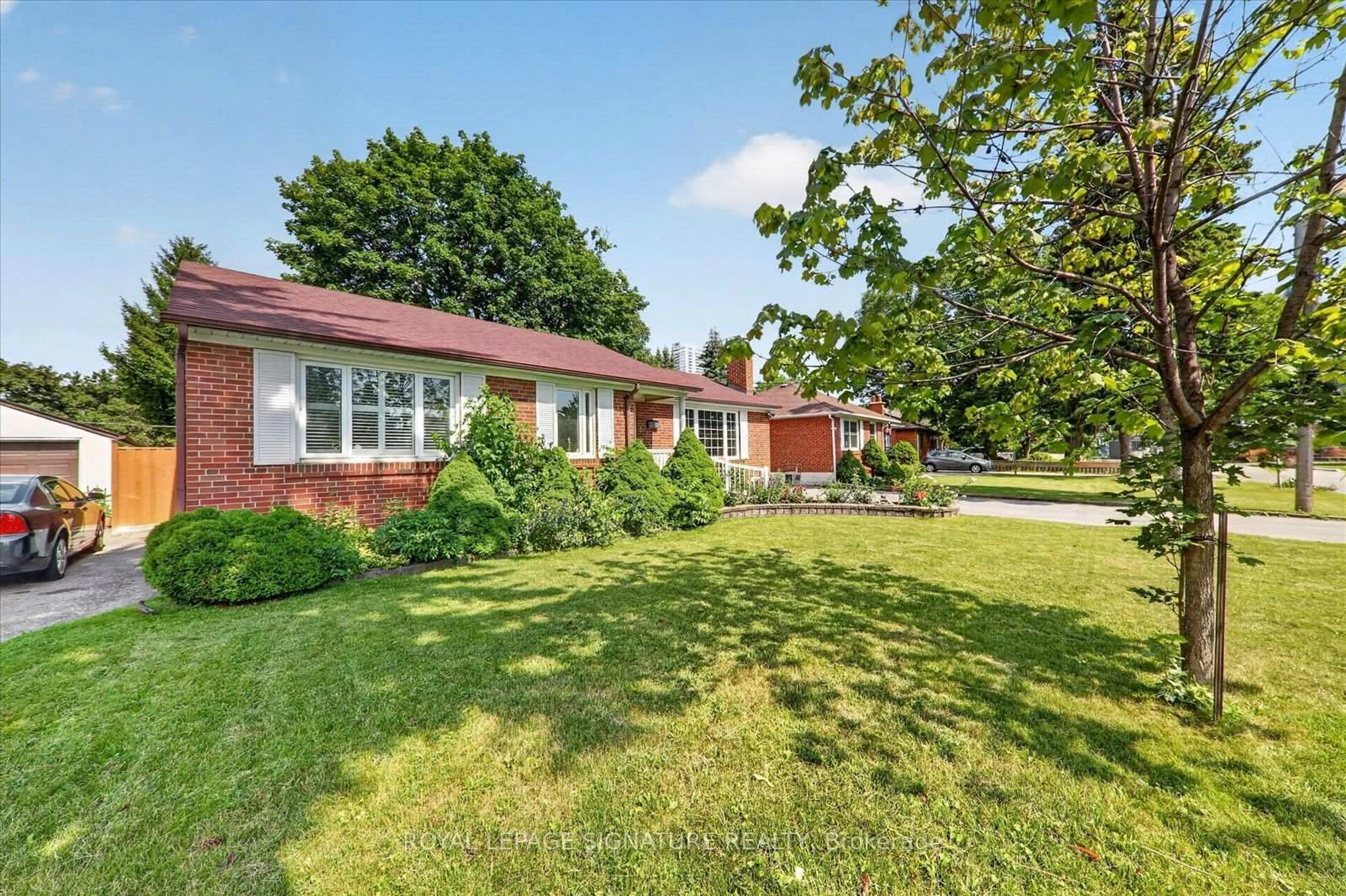 A pic from outside/outdoor area/front of a property/back of a property/a pic from drone, street for 9 Lejune Rd, Toronto Ontario M1T 2S6
