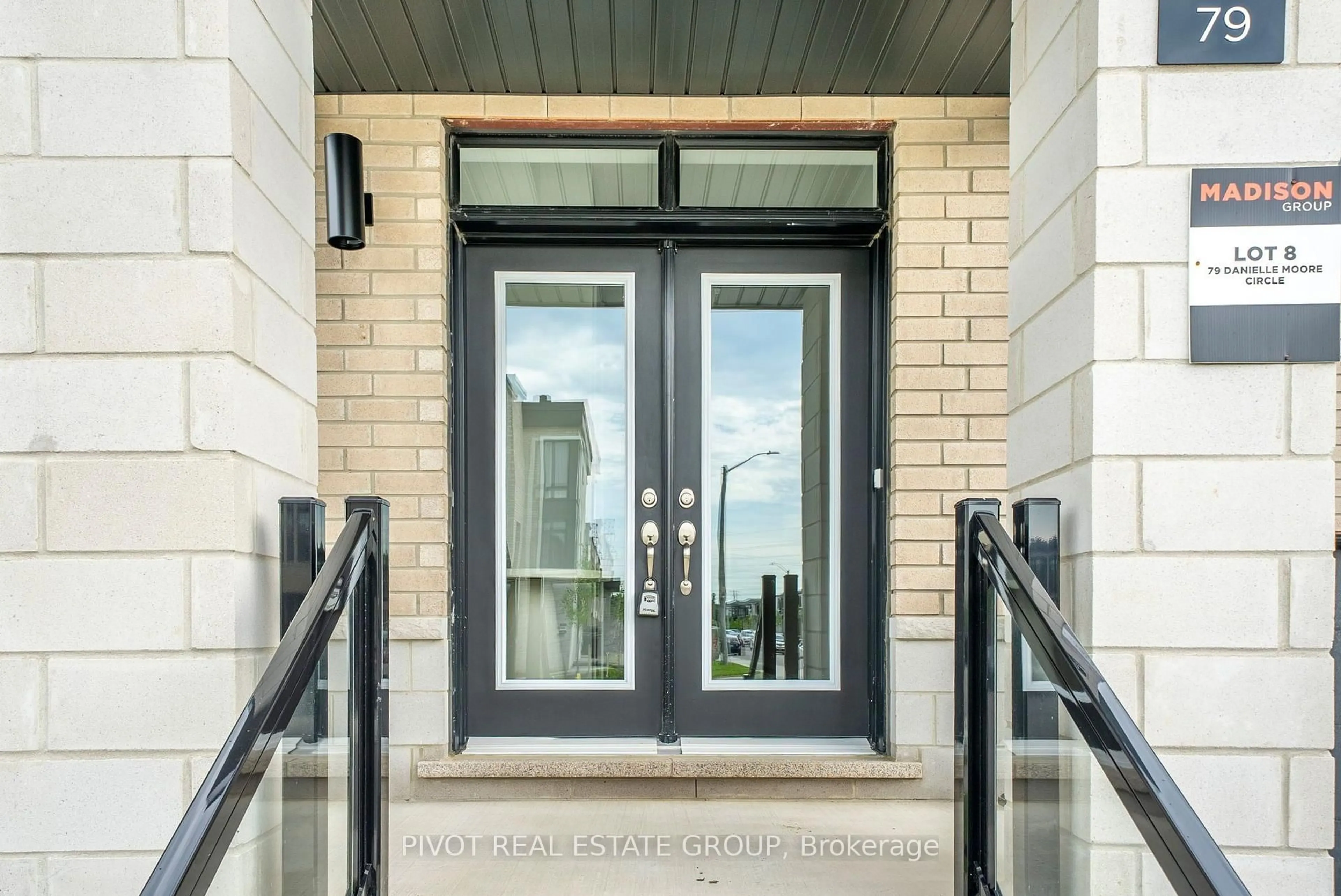 Indoor entryway for 79 Danielle Moore Circ, Toronto Ontario M1P 0G9
