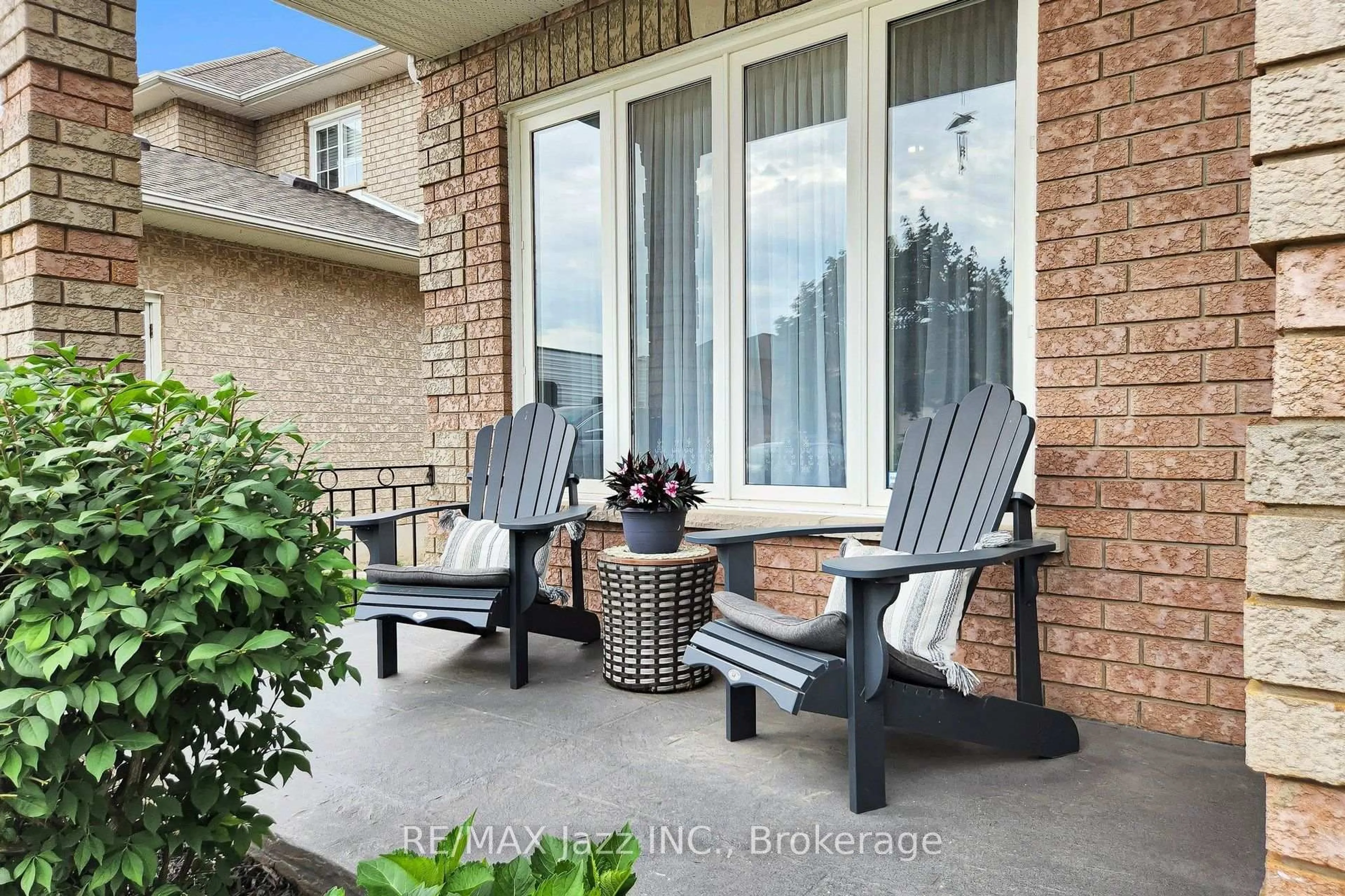 Patio, street for 276 Homestead Dr, Oshawa Ontario L1J 6V1