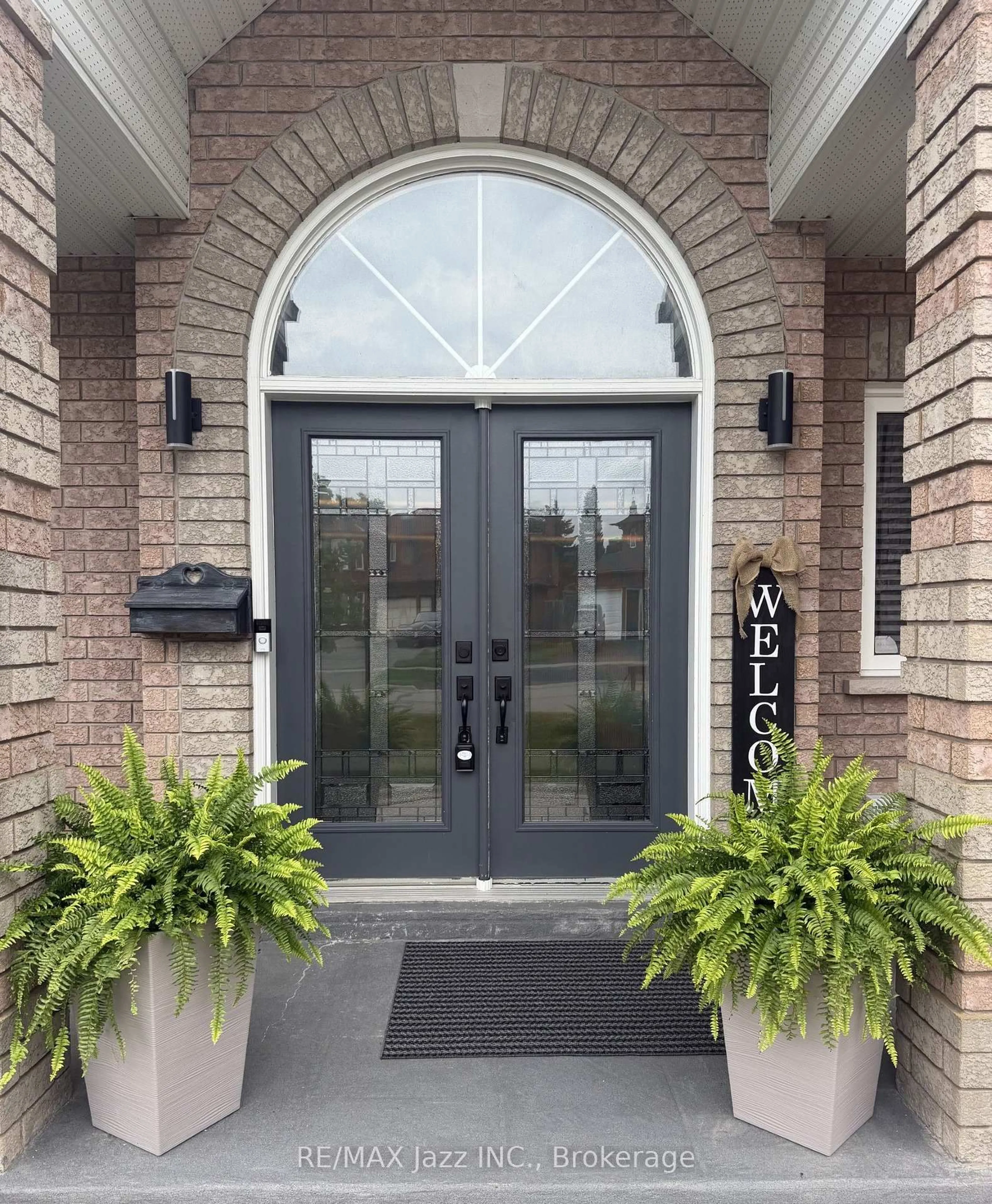 Indoor entryway for 276 Homestead Dr, Oshawa Ontario L1J 6V1