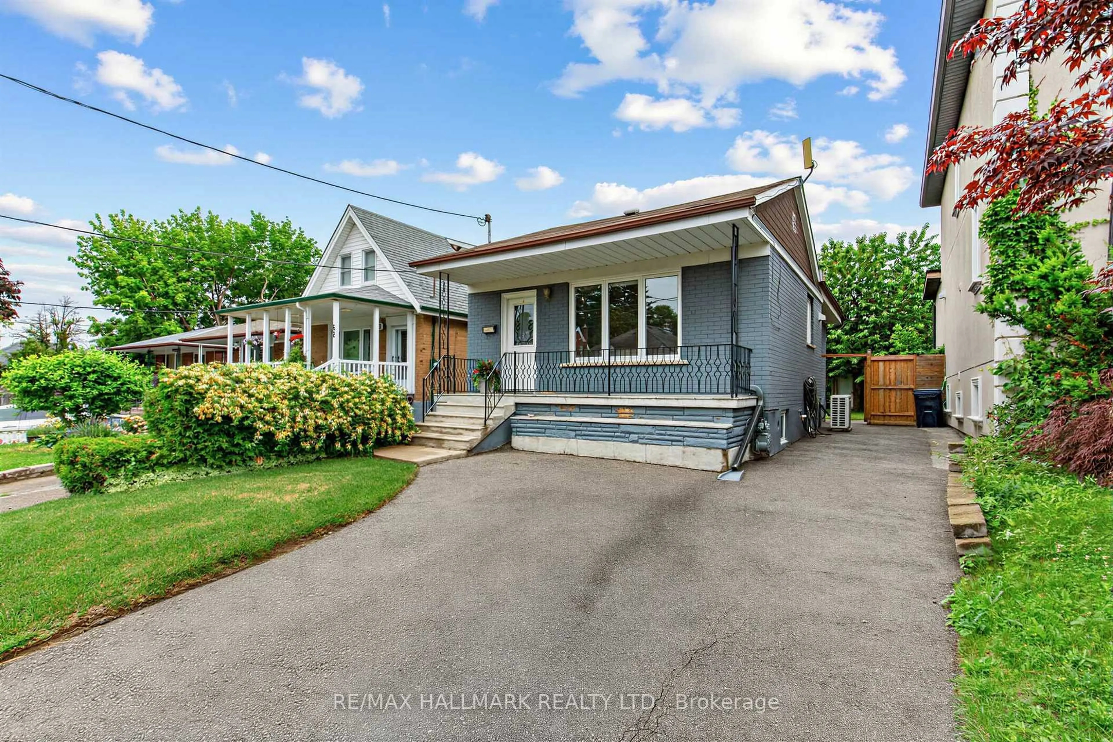 A pic from outside/outdoor area/front of a property/back of a property/a pic from drone, street for 66 Holmstead Ave, Toronto Ontario M4B 1T2