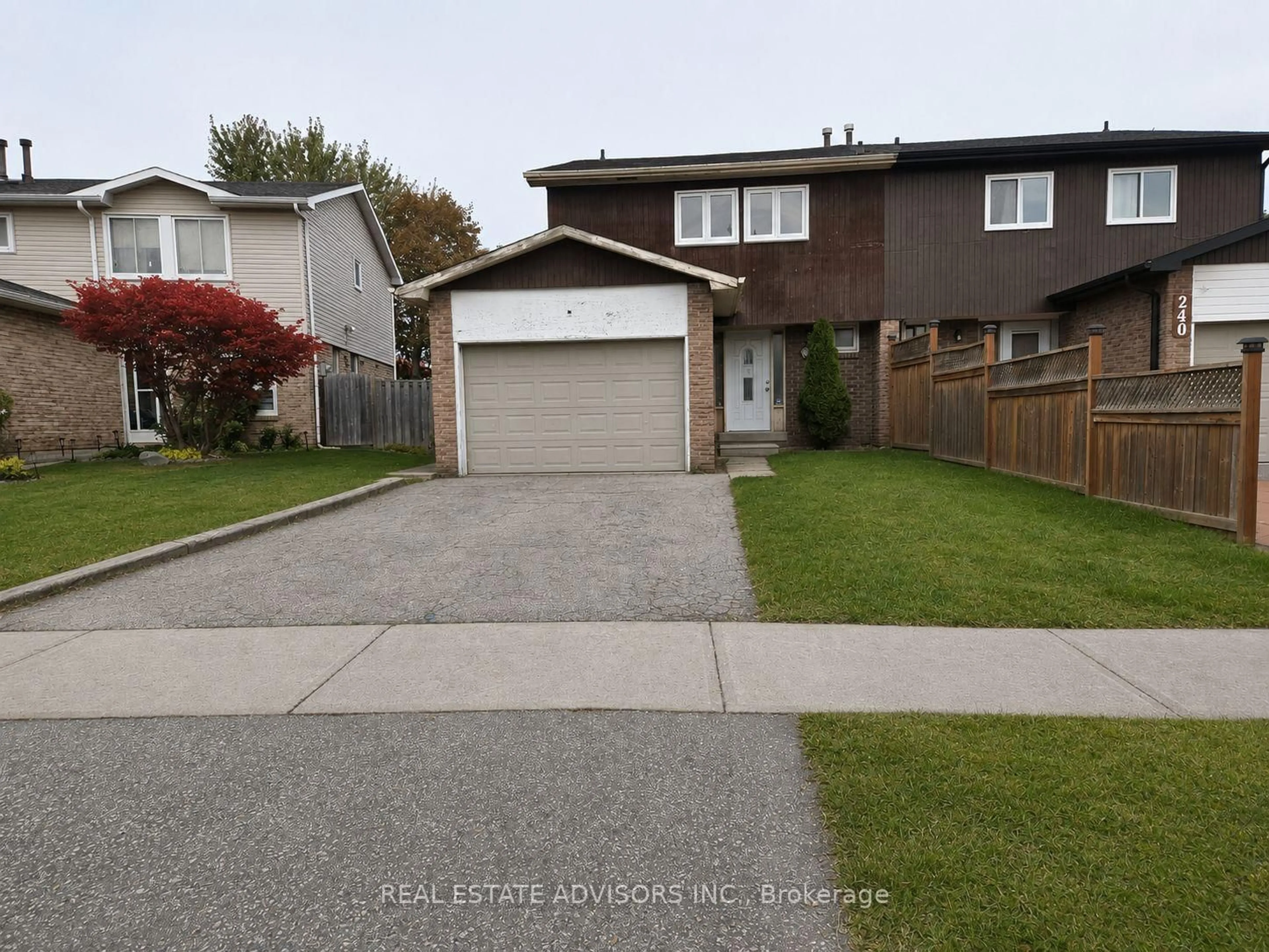 A pic from outside/outdoor area/front of a property/back of a property/a pic from drone, street for 238 Braymore Blvd, Toronto Ontario M1B 2G8