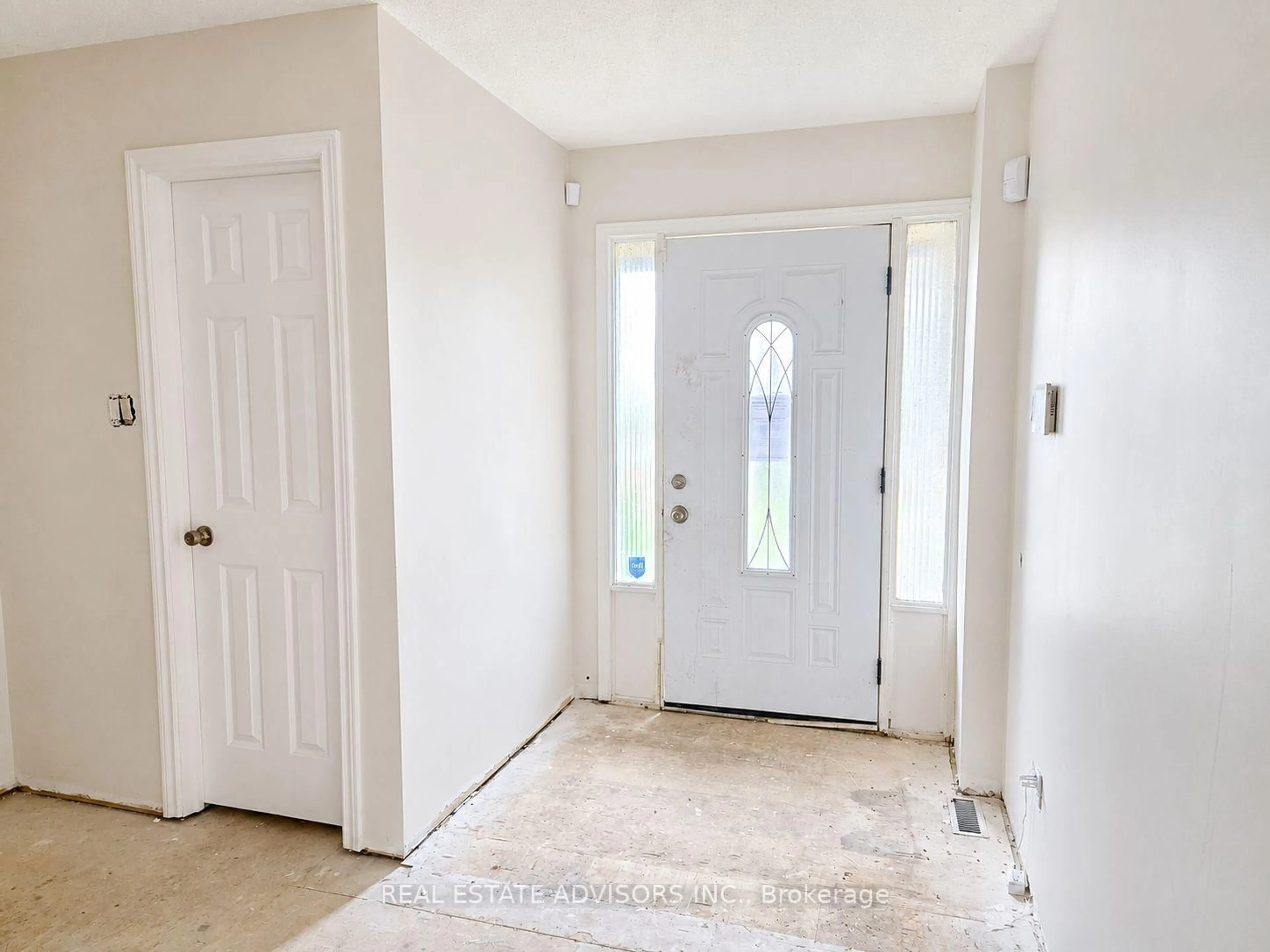 Indoor entryway for 238 Braymore Blvd, Toronto Ontario M1B 2G8
