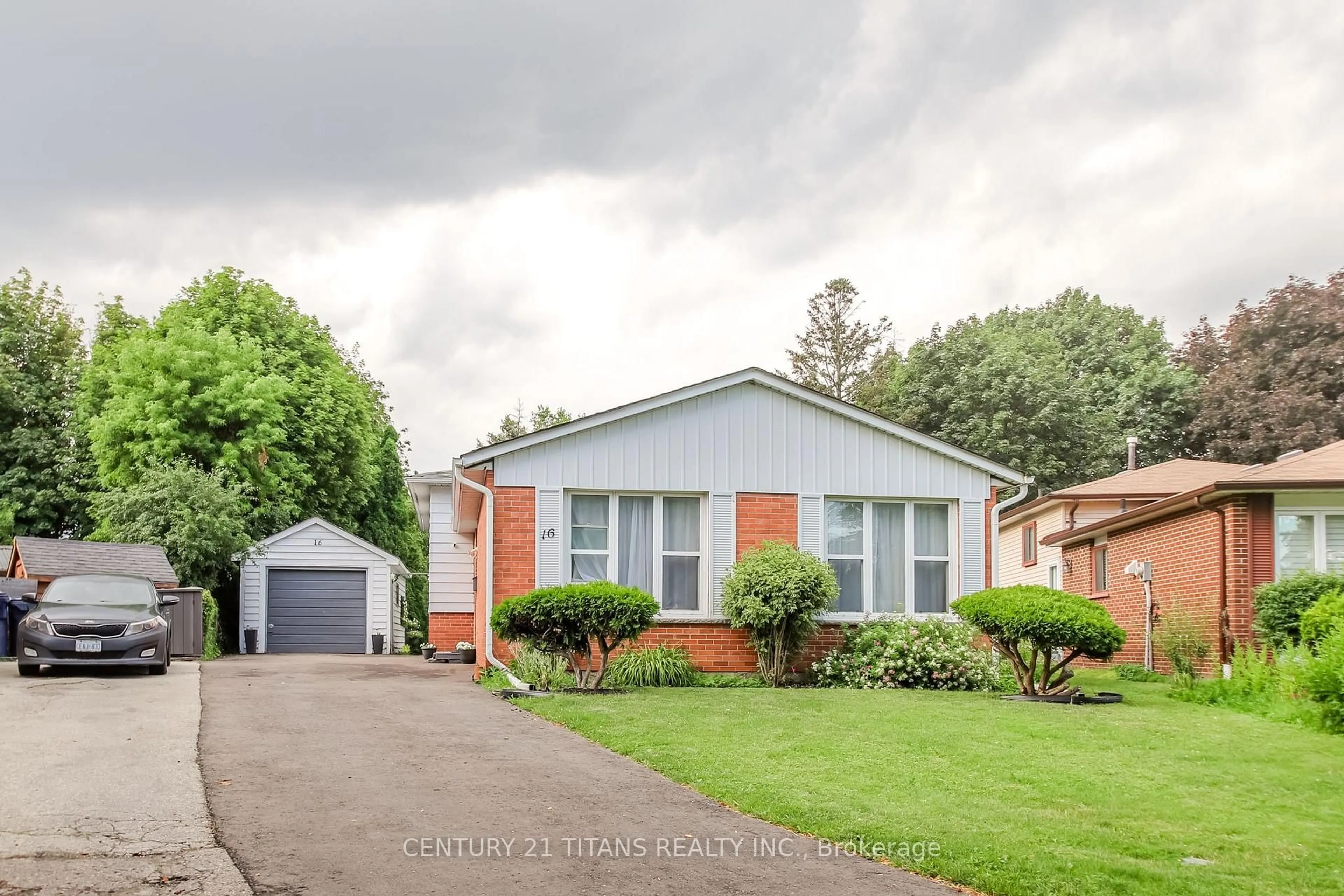 A pic from outside/outdoor area/front of a property/back of a property/a pic from drone, street for 16 Proud Grve, Toronto Ontario M1B 1S2