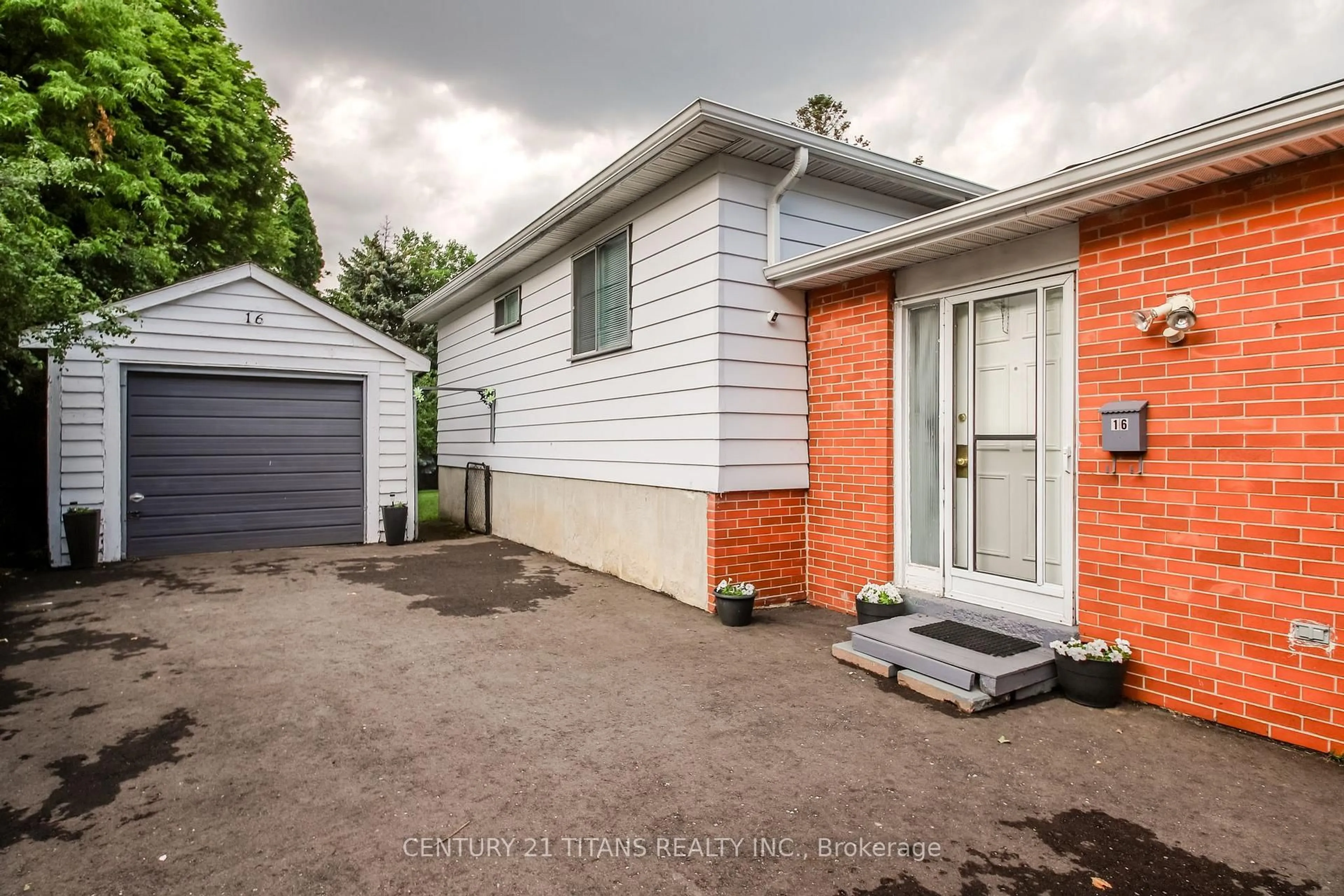 A pic from outside/outdoor area/front of a property/back of a property/a pic from drone, street for 16 Proud Grve, Toronto Ontario M1B 1S2