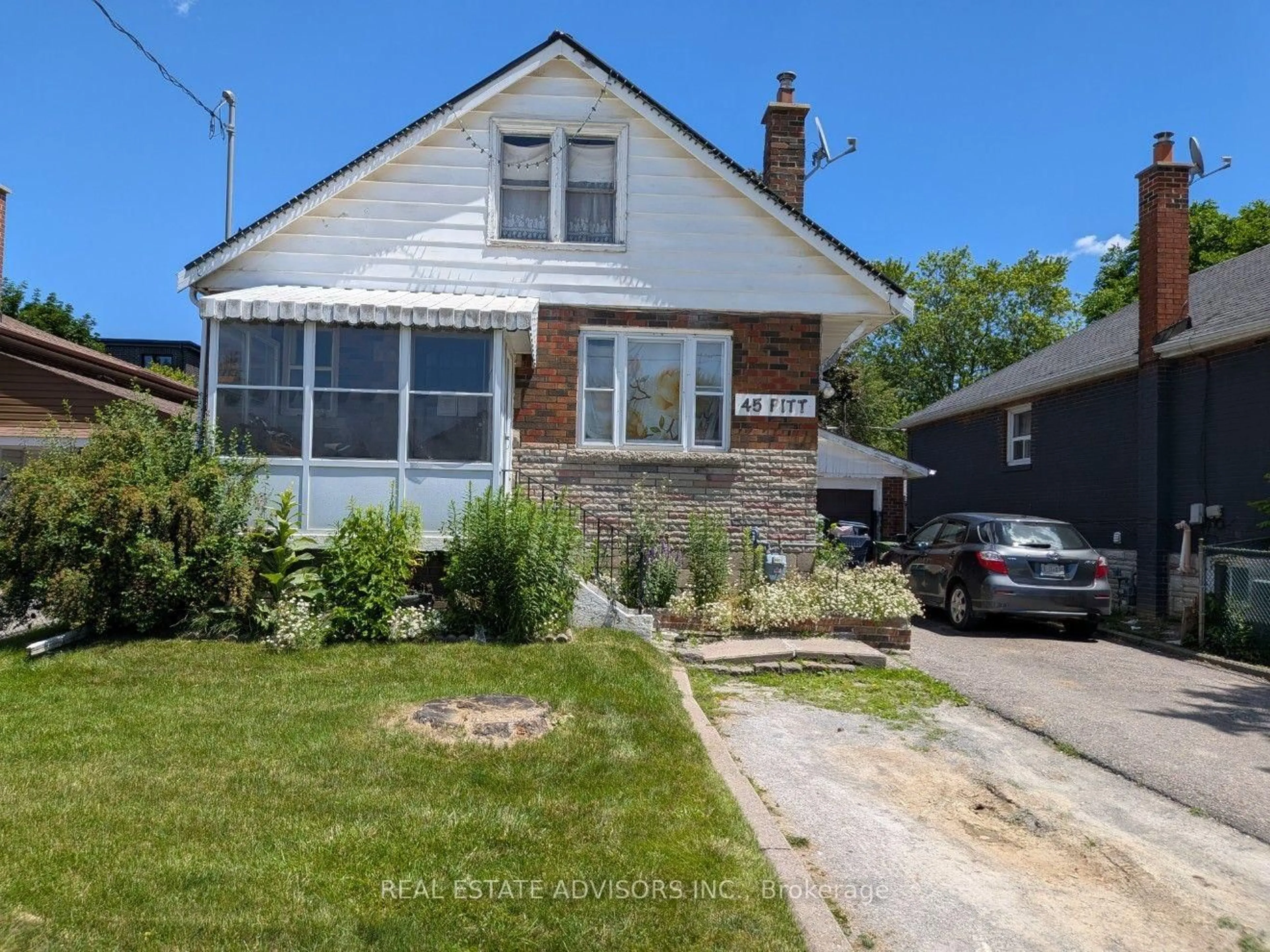 A pic from outside/outdoor area/front of a property/back of a property/a pic from drone, street for 45 Pitt Ave, Toronto Ontario M1L 2R3