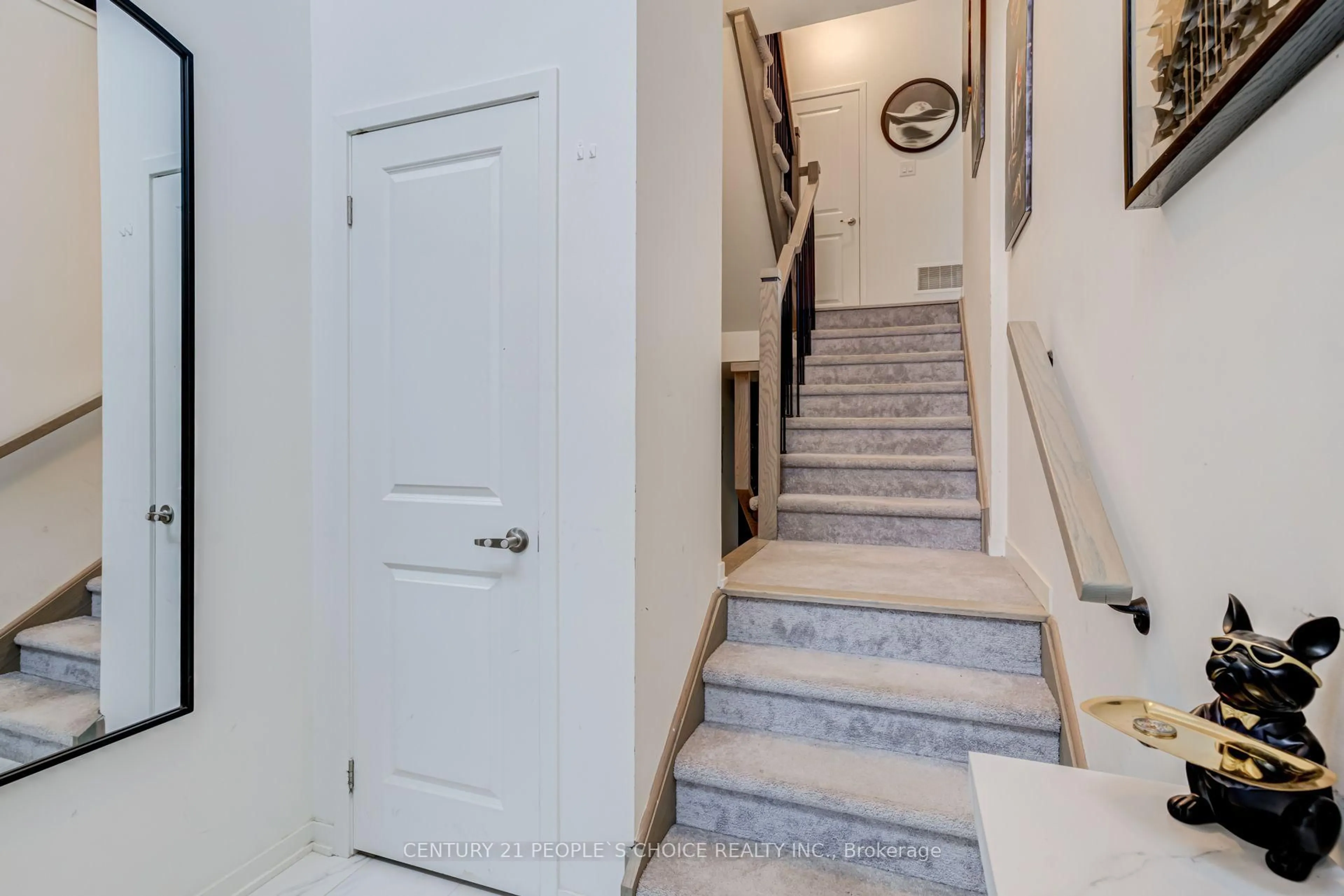 Unknown for 725 Heathrow Path, Oshawa Ontario L1Y 0Y7