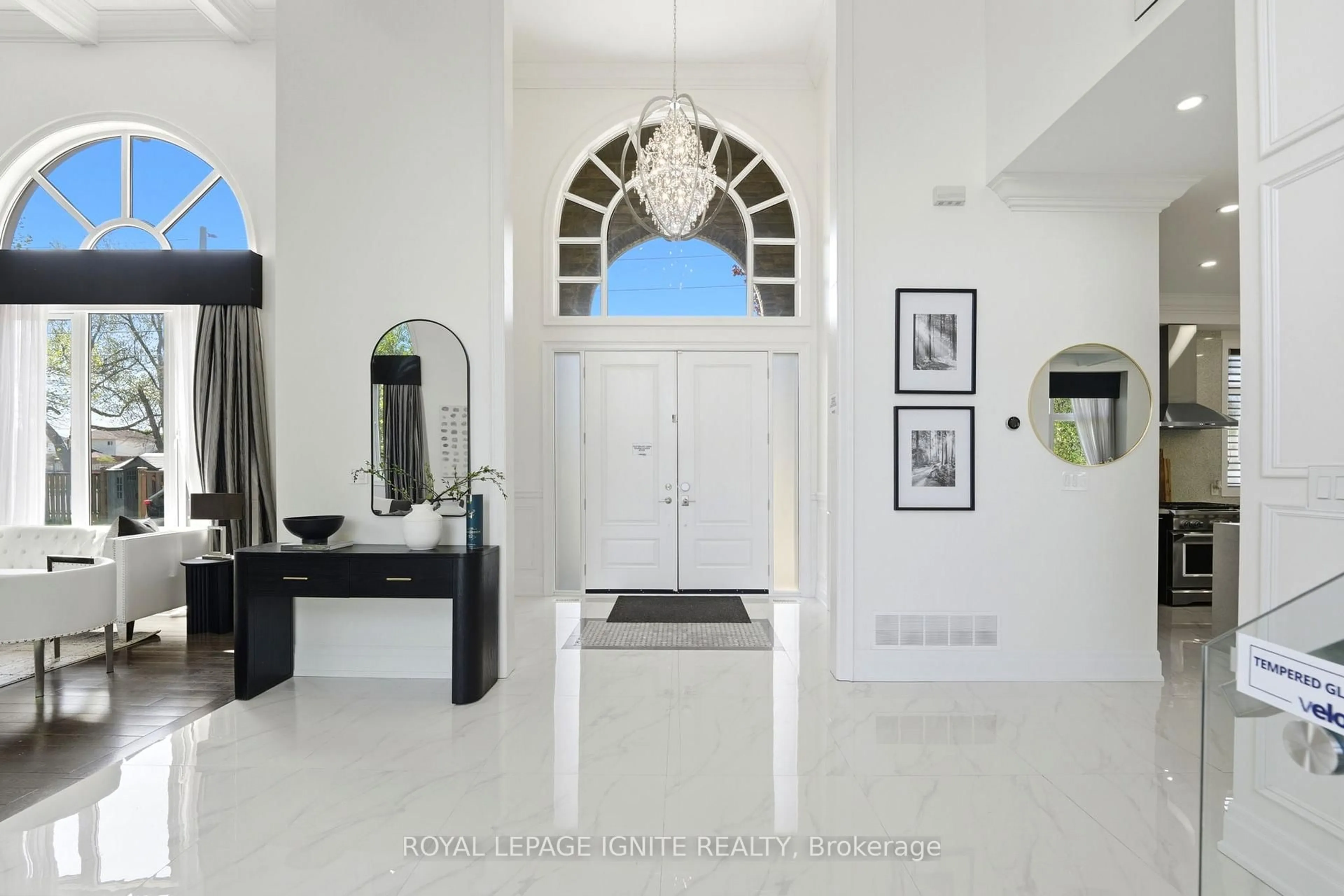 Indoor entryway for 1690 Highway 2 Rd, Clarington Ontario L1E 3R6