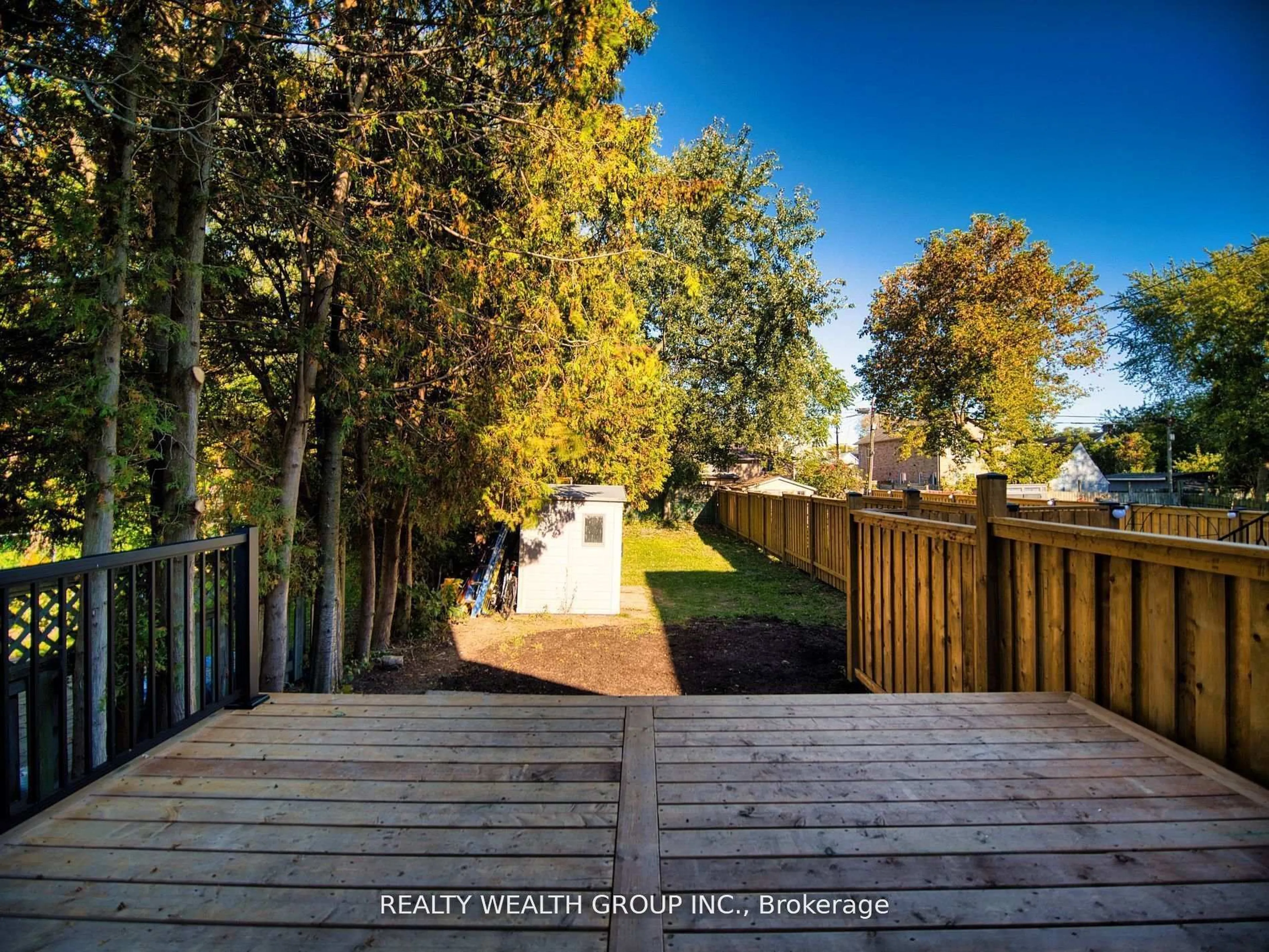 A pic from outside/outdoor area/front of a property/back of a property/a pic from drone, forest/trees view for 47 Preston St, Toronto Ontario M1N 3N2