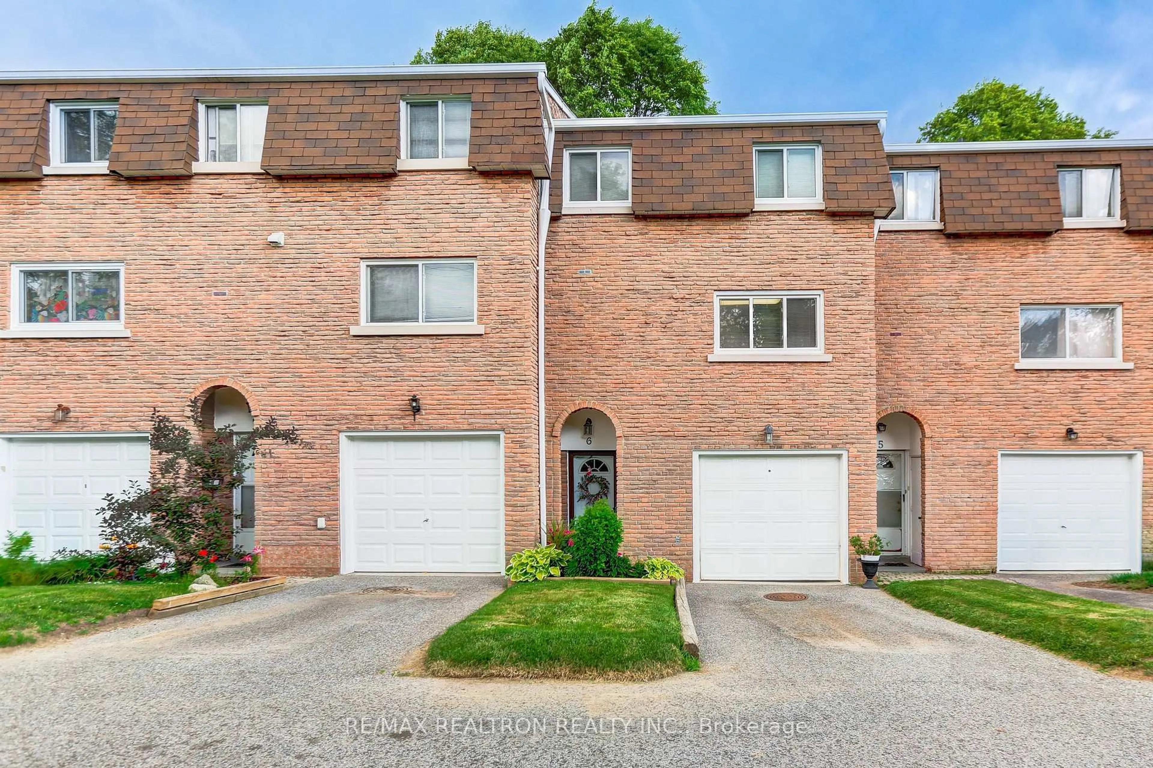 Home with brick exterior material, street for 121 Centennial Rd #6, Toronto Ontario M1C 1Z7