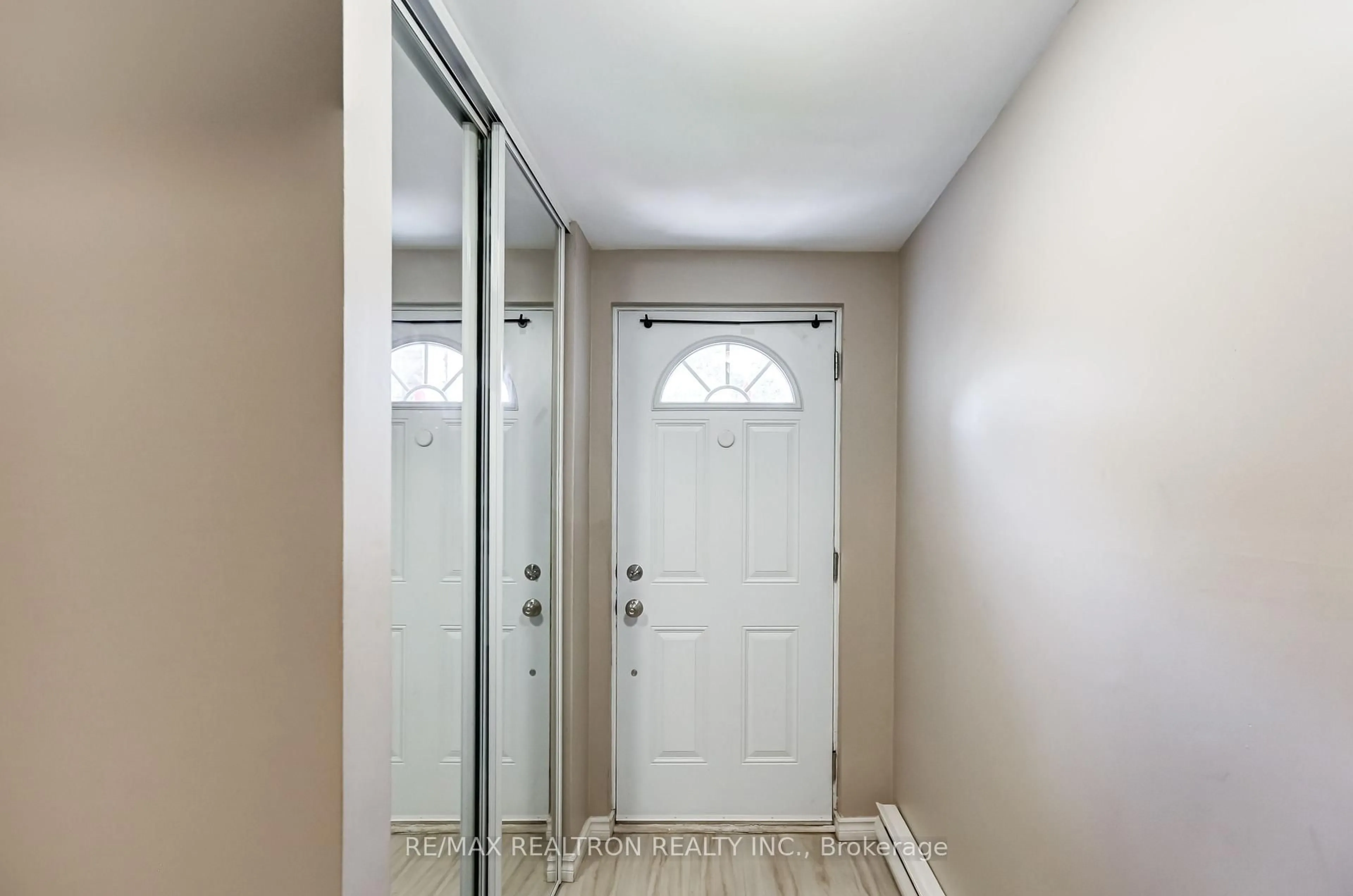 Indoor entryway for 121 Centennial Rd #6, Toronto Ontario M1C 1Z7