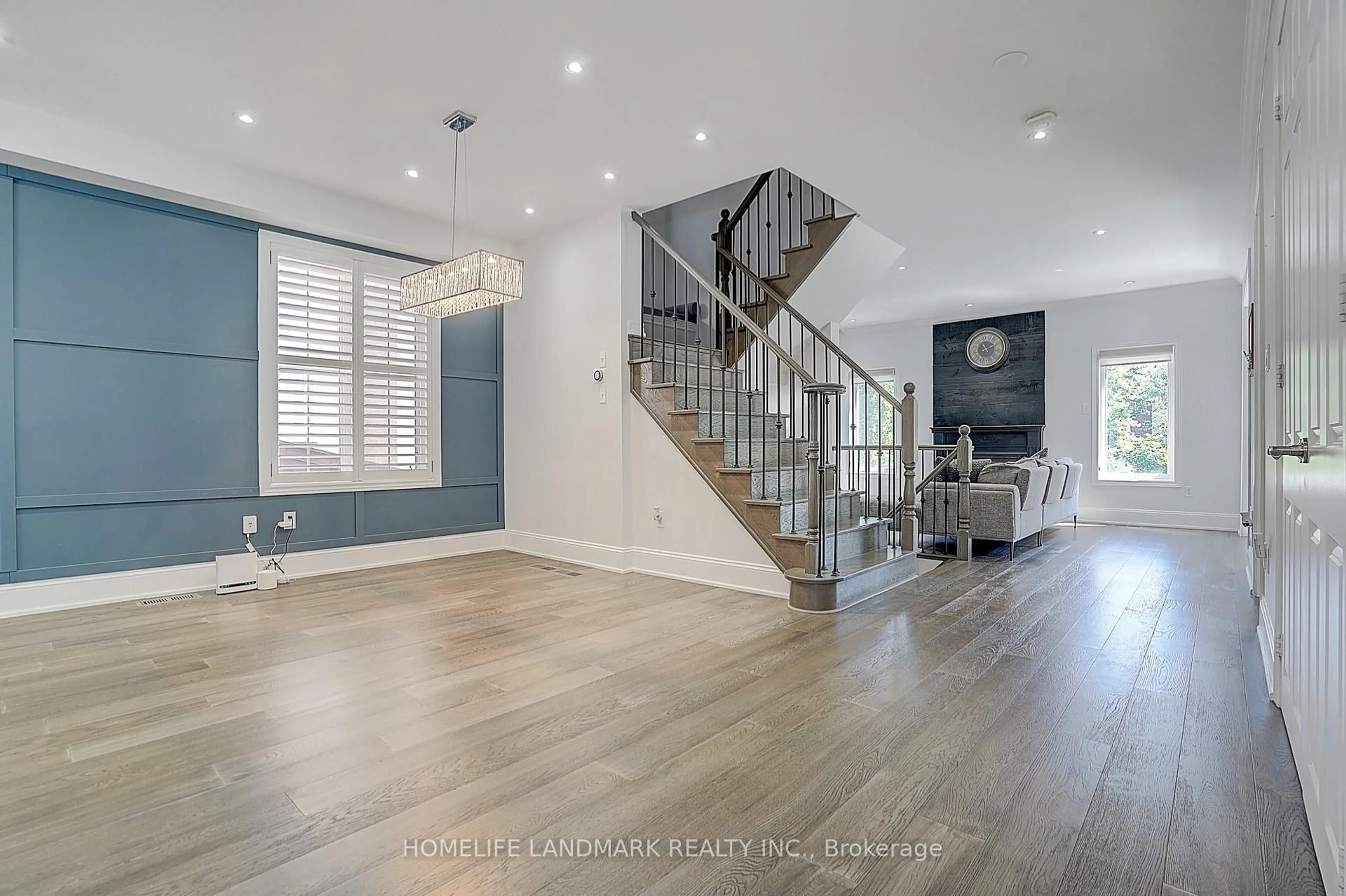 Unknown for 28 Hunwicks Cres, Ajax Ontario L1Z 0E4