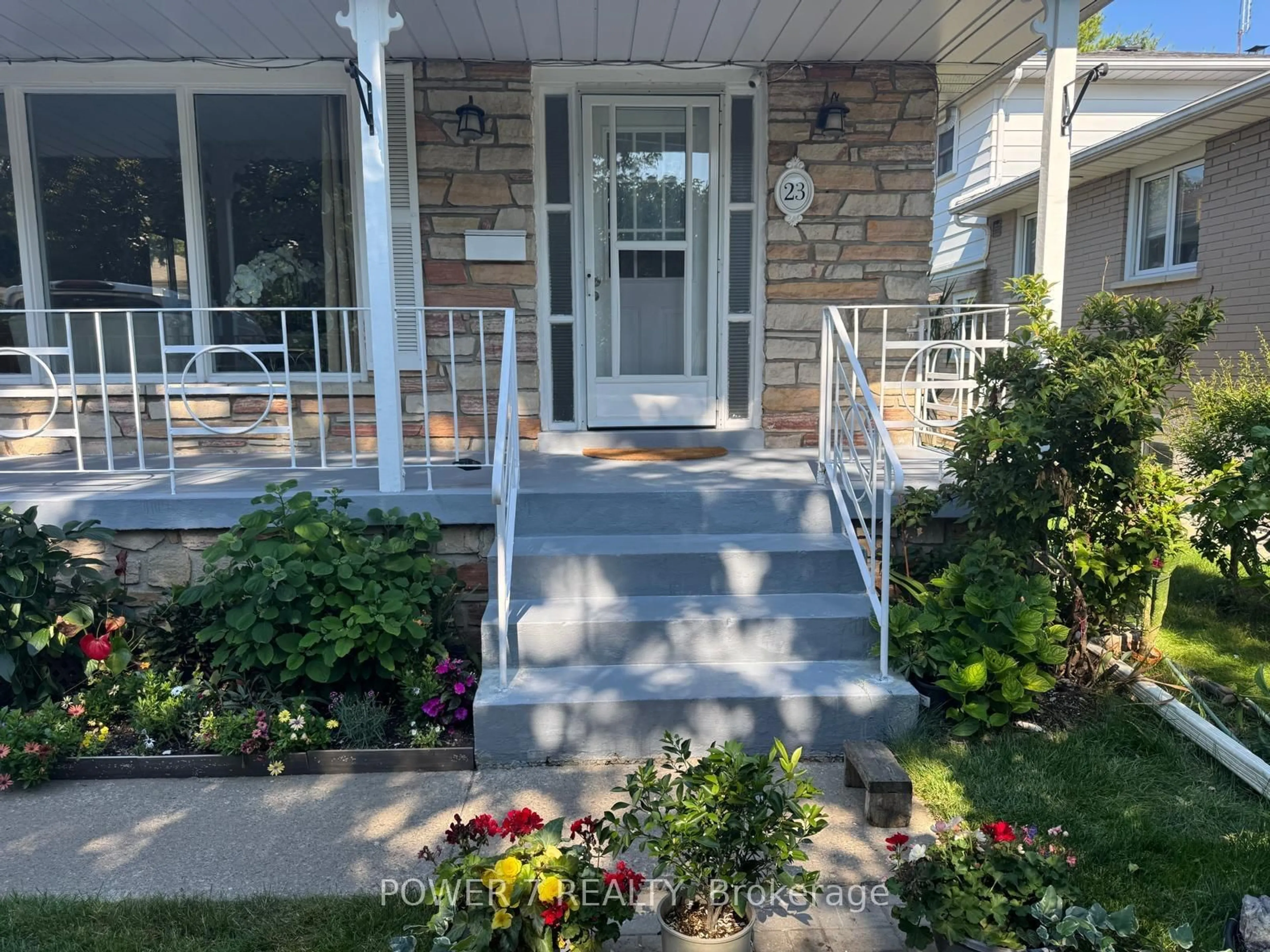 Indoor entryway for 23 Donnacona Cres, Toronto Ontario M1E 3P8