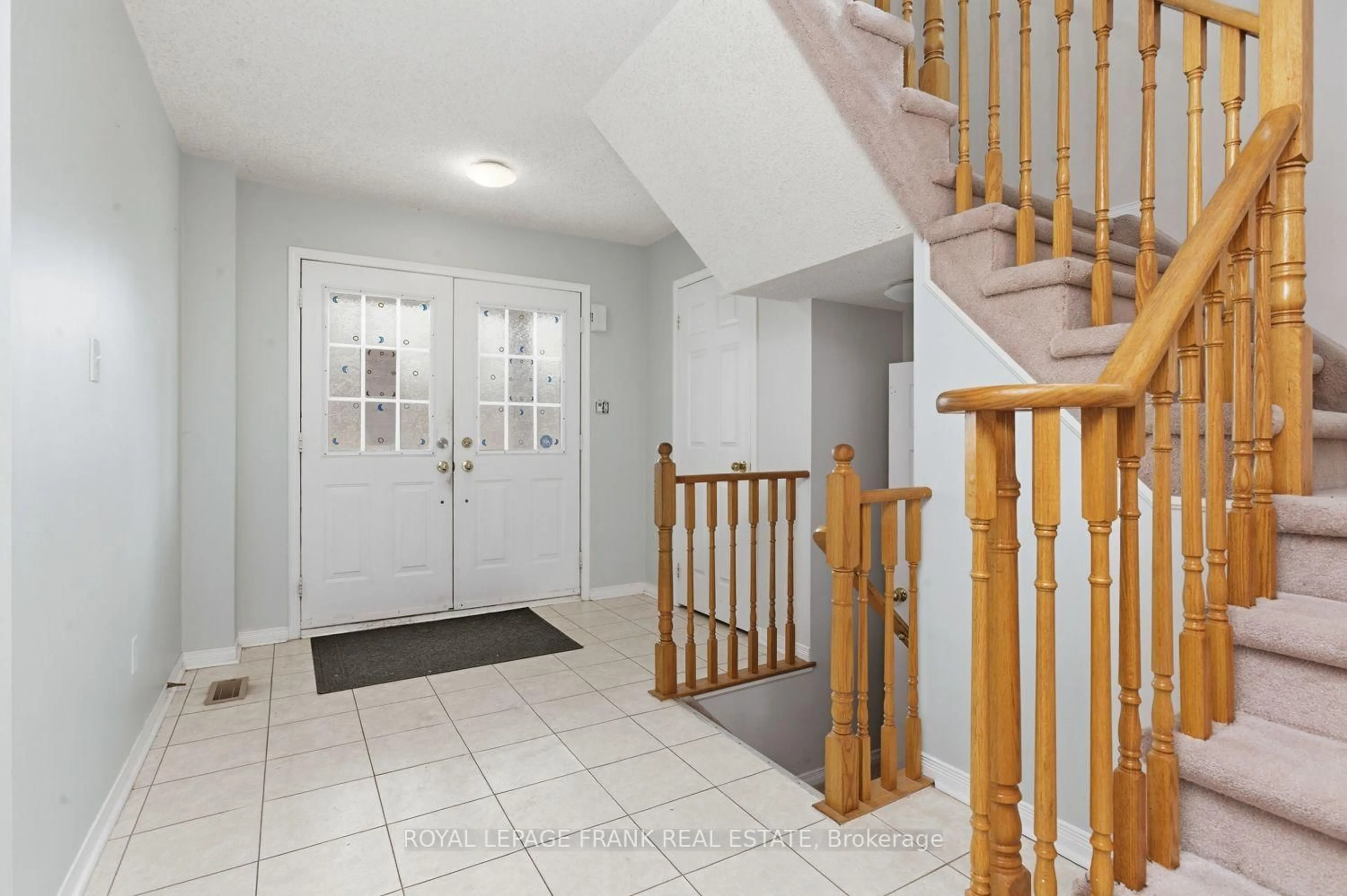 Indoor entryway for 31 Gabrielle Cres, Whitby Ontario L1R 3M6