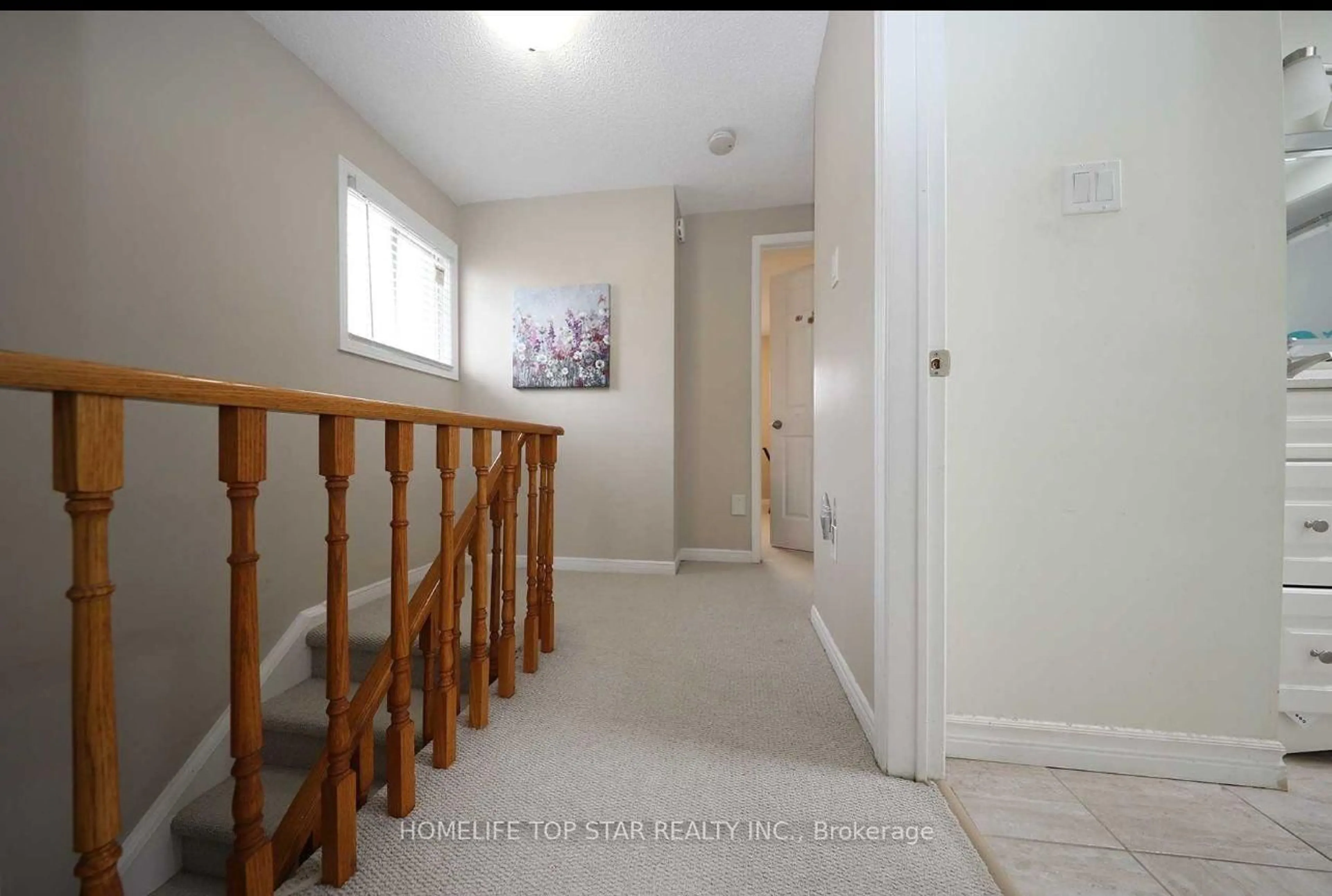 Indoor entryway for 32 Millington Cres, Ajax Ontario L1T 1R3