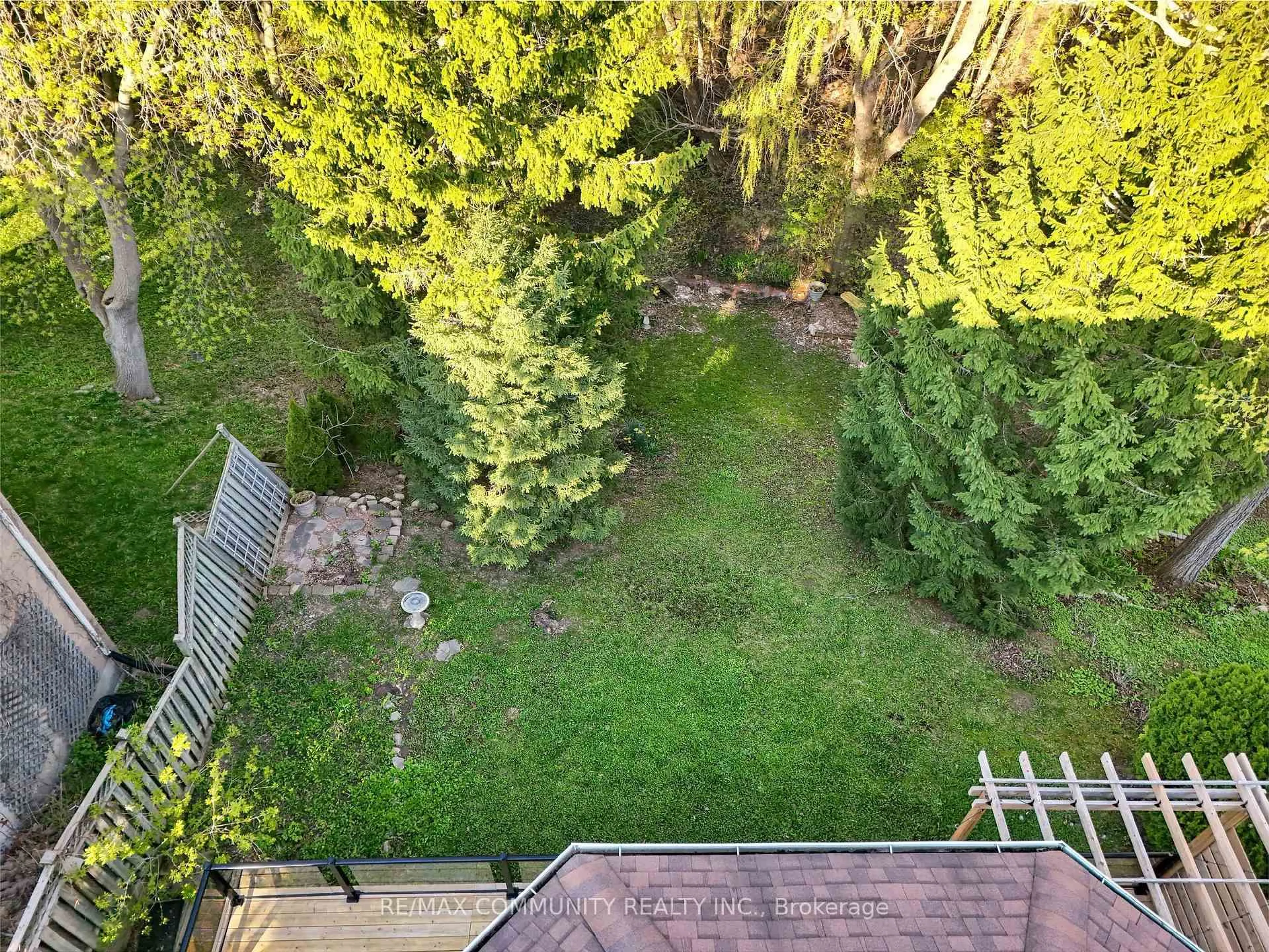 A pic from outside/outdoor area/front of a property/back of a property/a pic from drone, forest/trees view for 2387 Denvale Dr, Pickering Ontario L1X 2H6