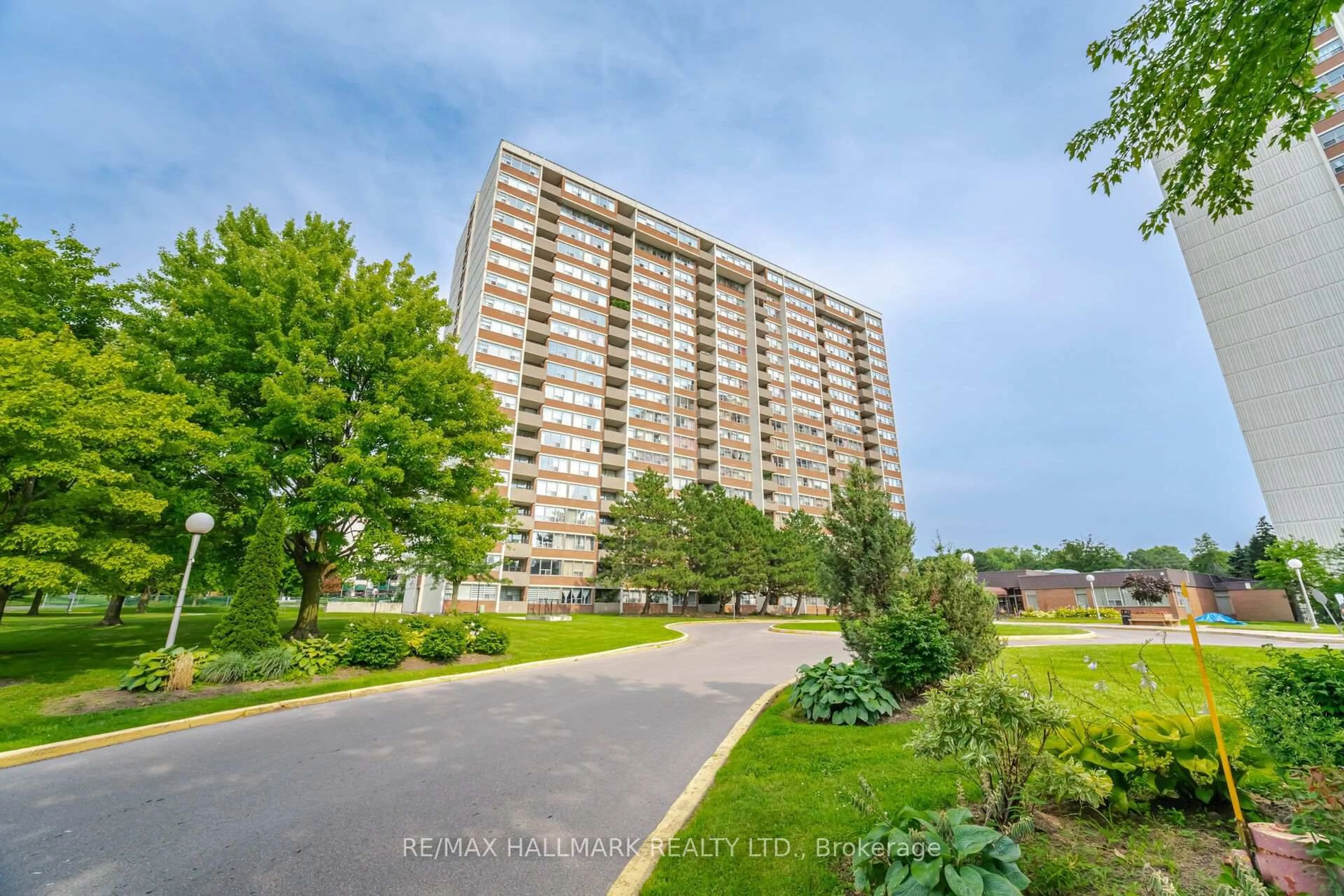 A pic from outside/outdoor area/front of a property/back of a property/a pic from drone, water/lake/river/ocean view for 45 Silver Springs Blvd #1504, Toronto Ontario M1V 1R2