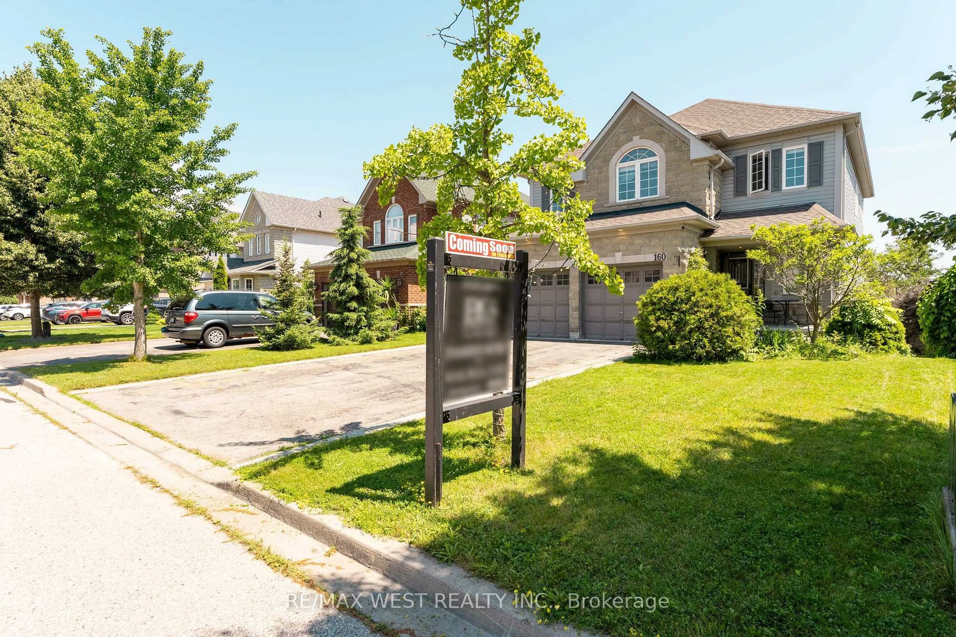 A pic from outside/outdoor area/front of a property/back of a property/a pic from drone, street for 160 Millburn Dr, Clarington Ontario L1C 5M1