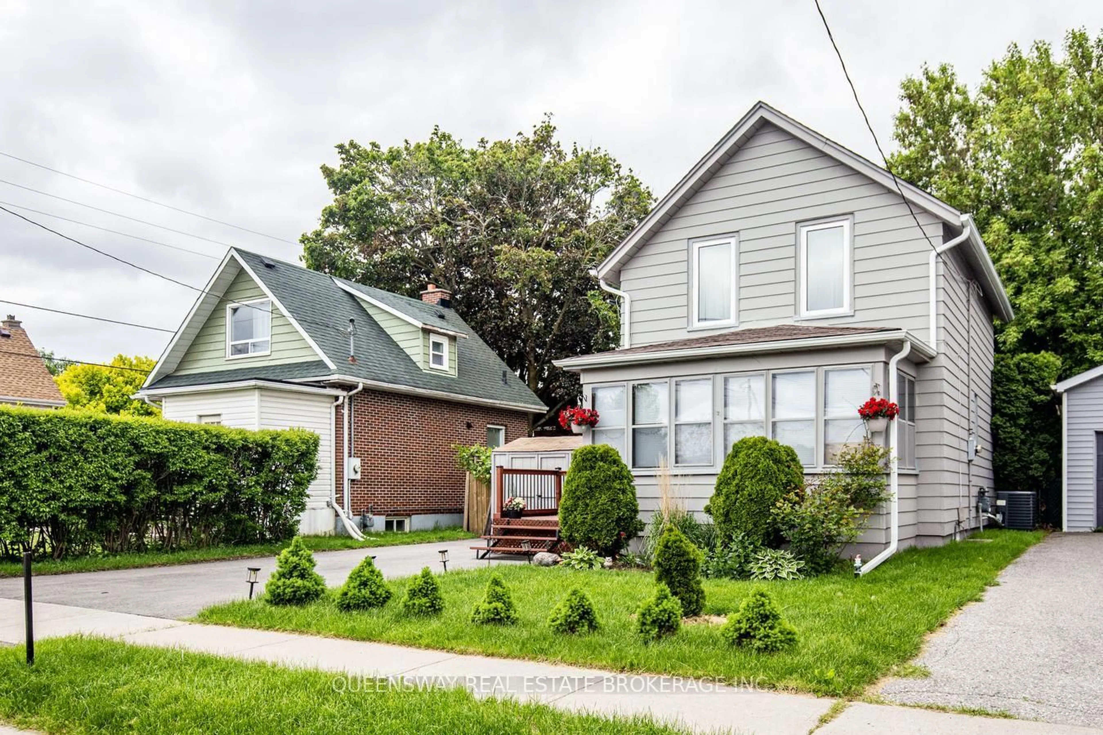 Home with vinyl exterior material, street for 340 French St, Oshawa Ontario L1G 5N7