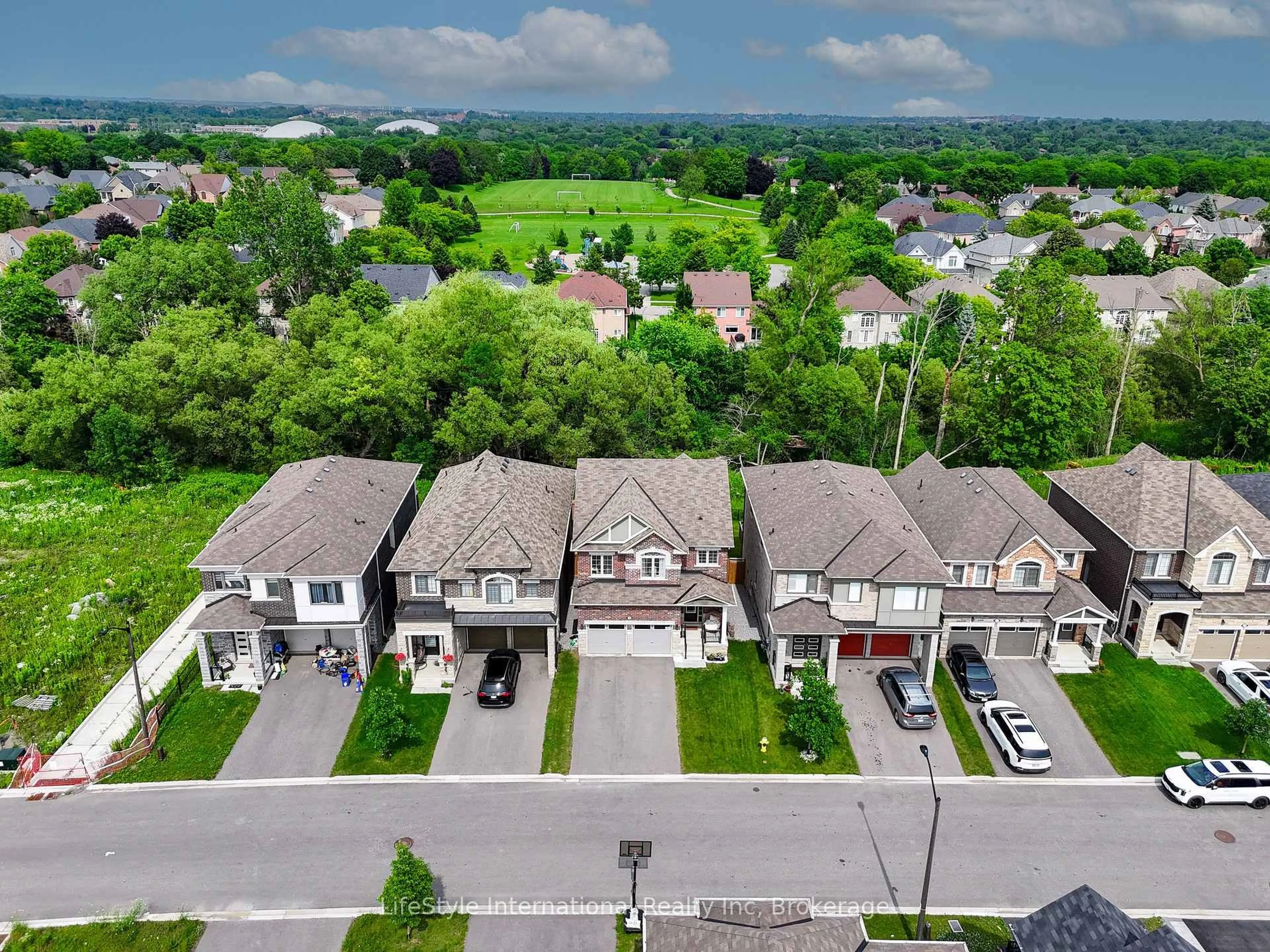 A pic from outside/outdoor area/front of a property/back of a property/a pic from drone, street for 68 Barkerville Dr, Whitby Ontario L1P 0L8