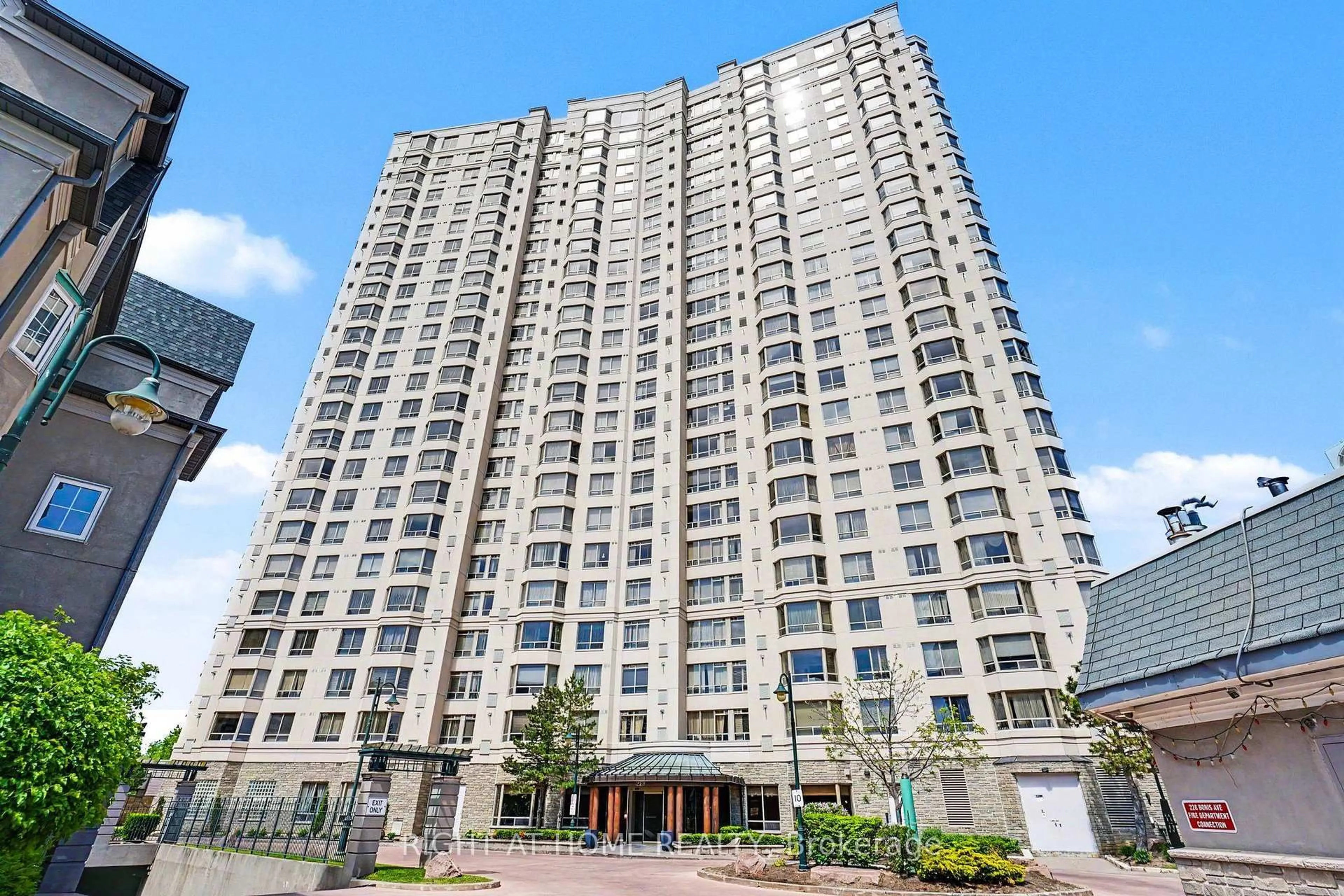 Indoor foyer for 228 Bonis Ave #1612, Toronto Ontario M1T 3W4