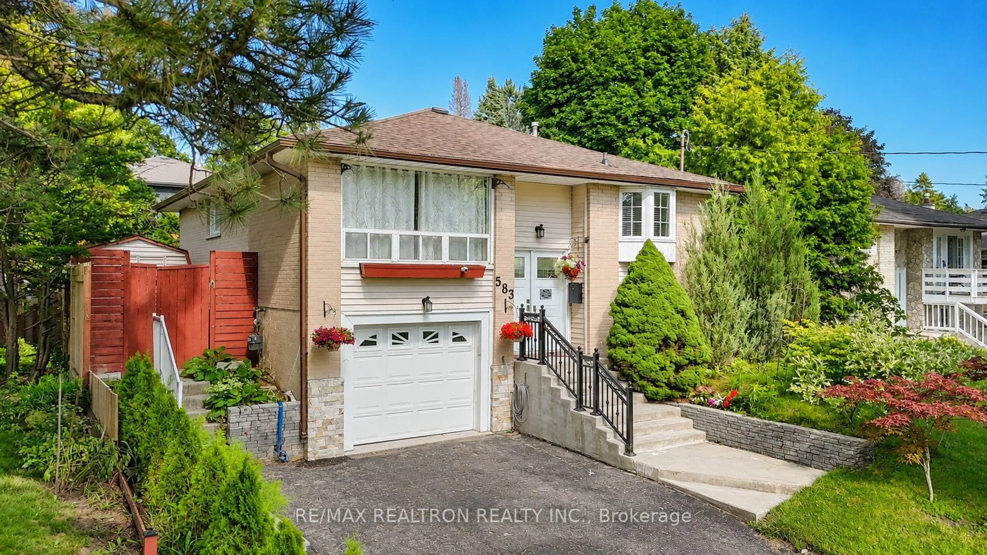 Unknown for 583 Pinewood St, Oshawa Ontario L1G 2S2
