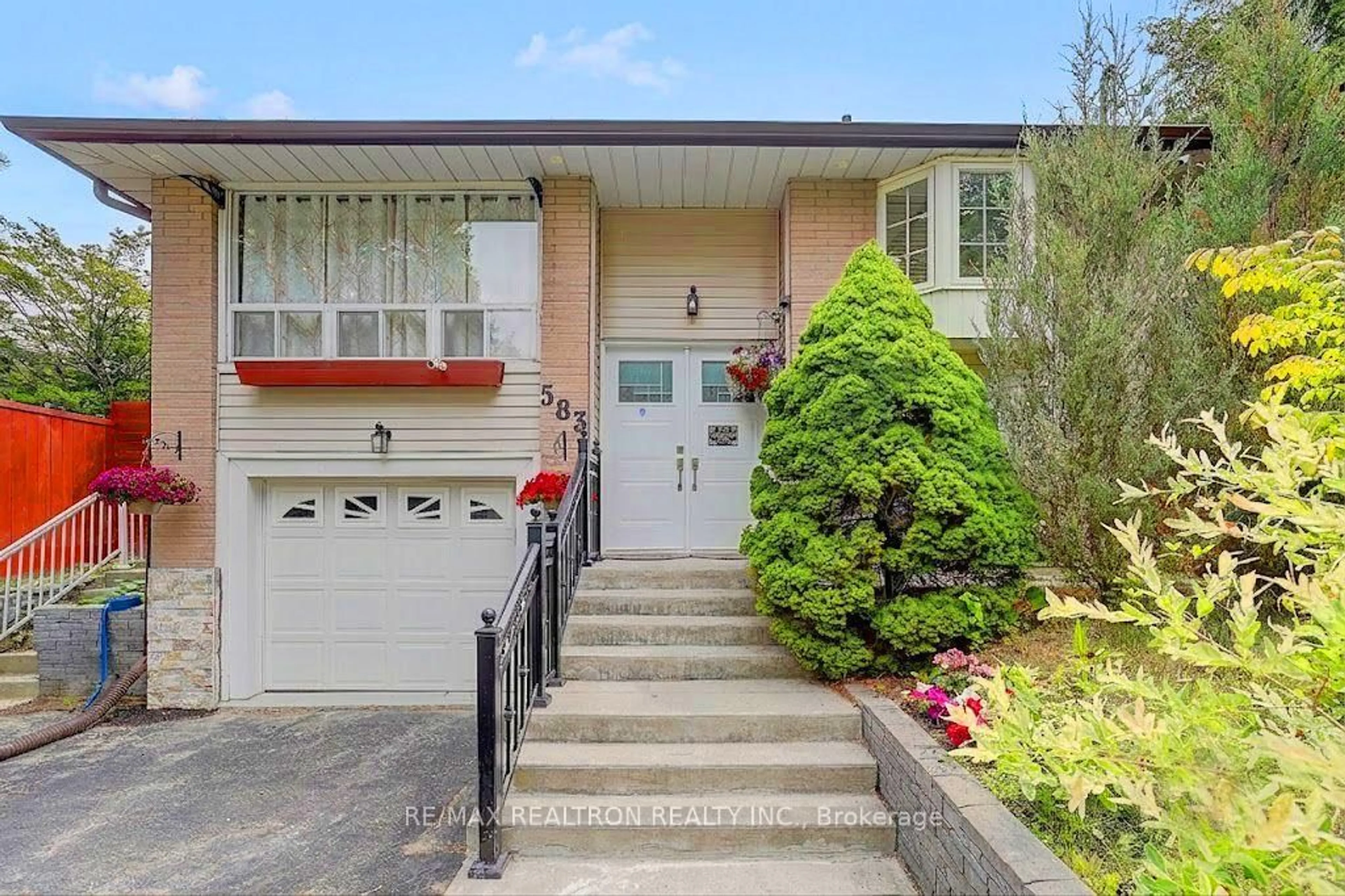 Unknown for 583 Pinewood St, Oshawa Ontario L1G 2S2