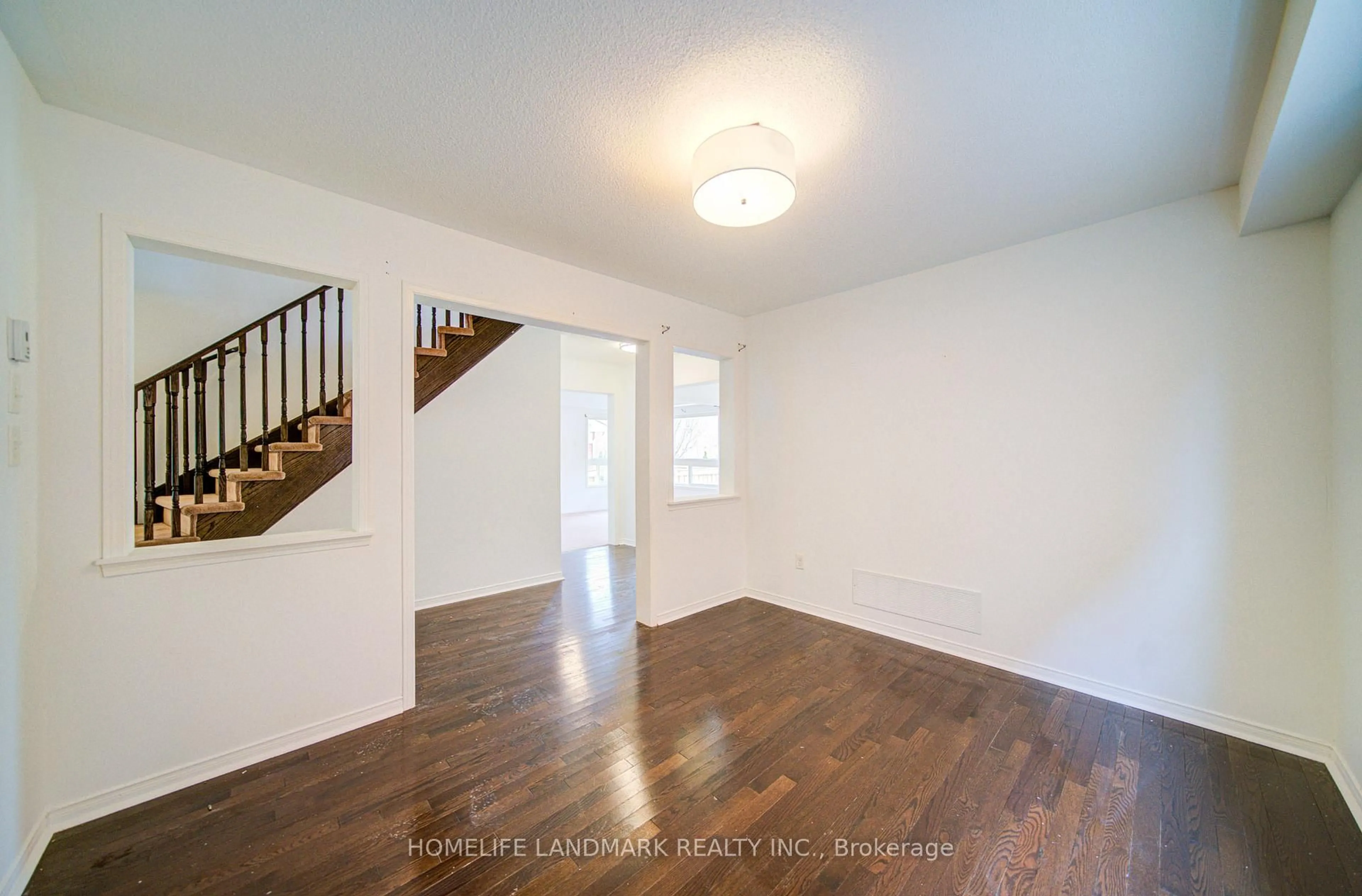Indoor entryway for 1842 Esterbrook Dr, Oshawa Ontario L1K 0N3