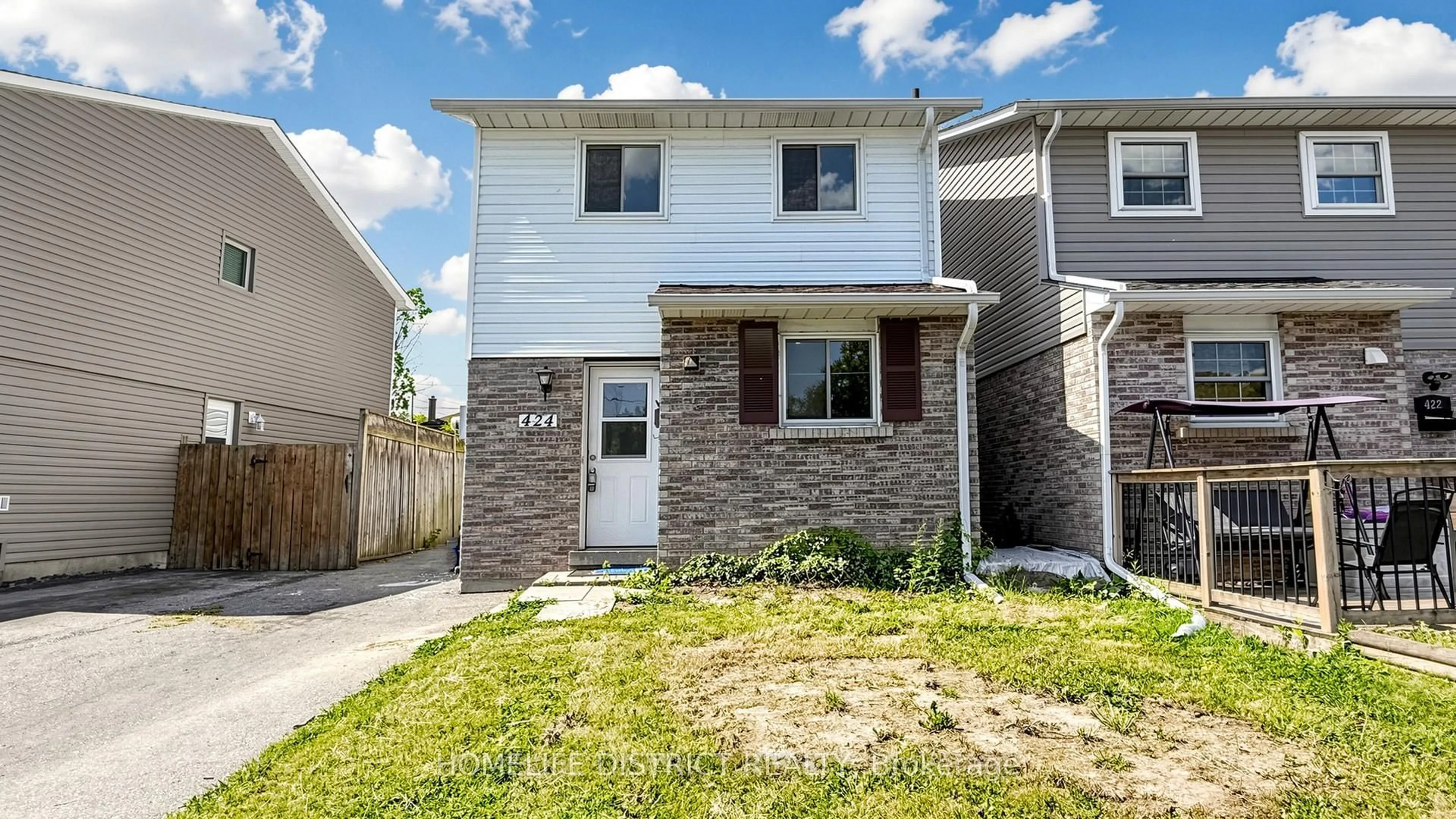 Home with vinyl exterior material, street for 424 Chaleur Ave, Oshawa Ontario L1J 6N7