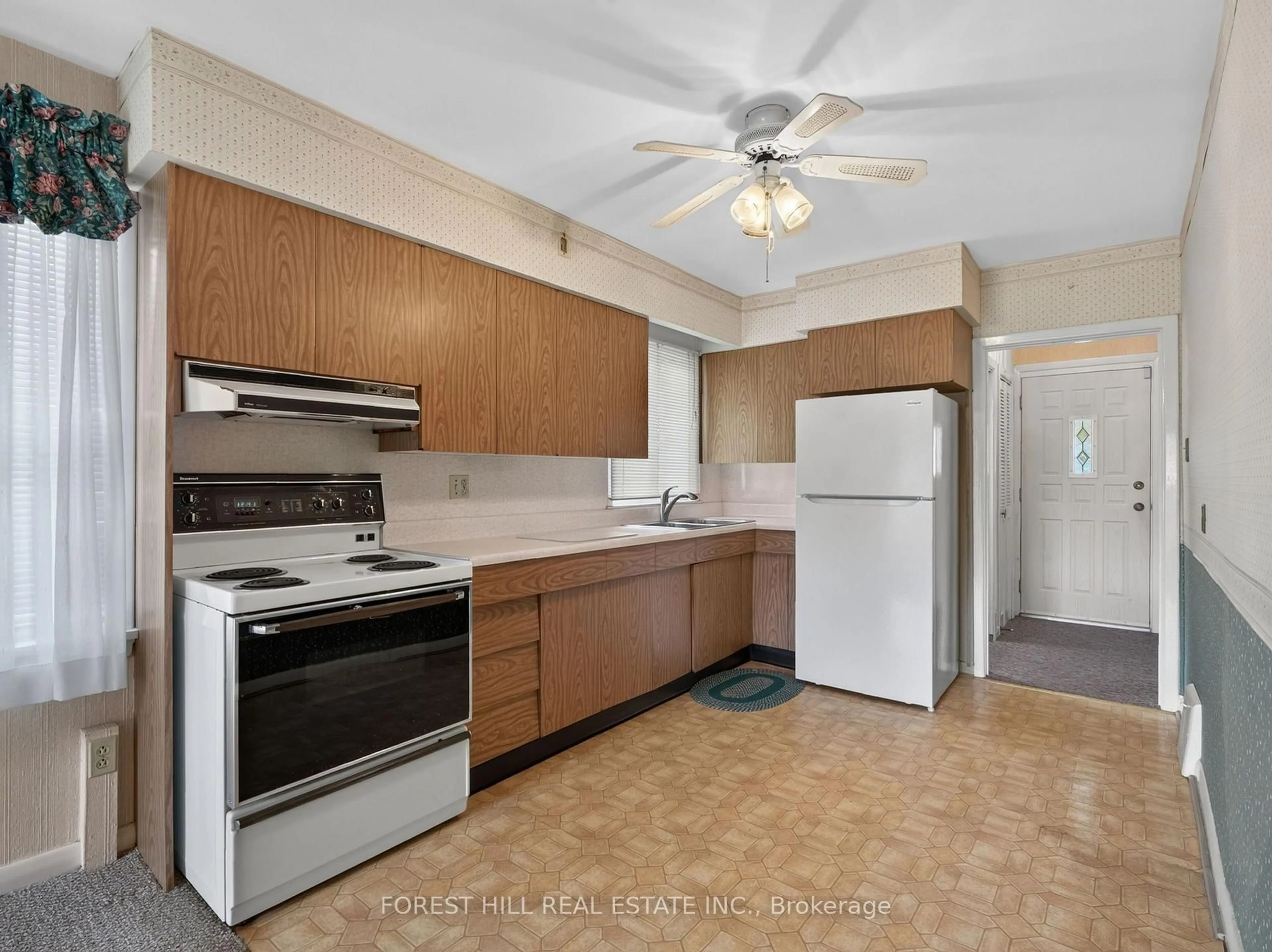 Standard kitchen, unknown for 98 Marchington Circ, Toronto Ontario M1R 3M7