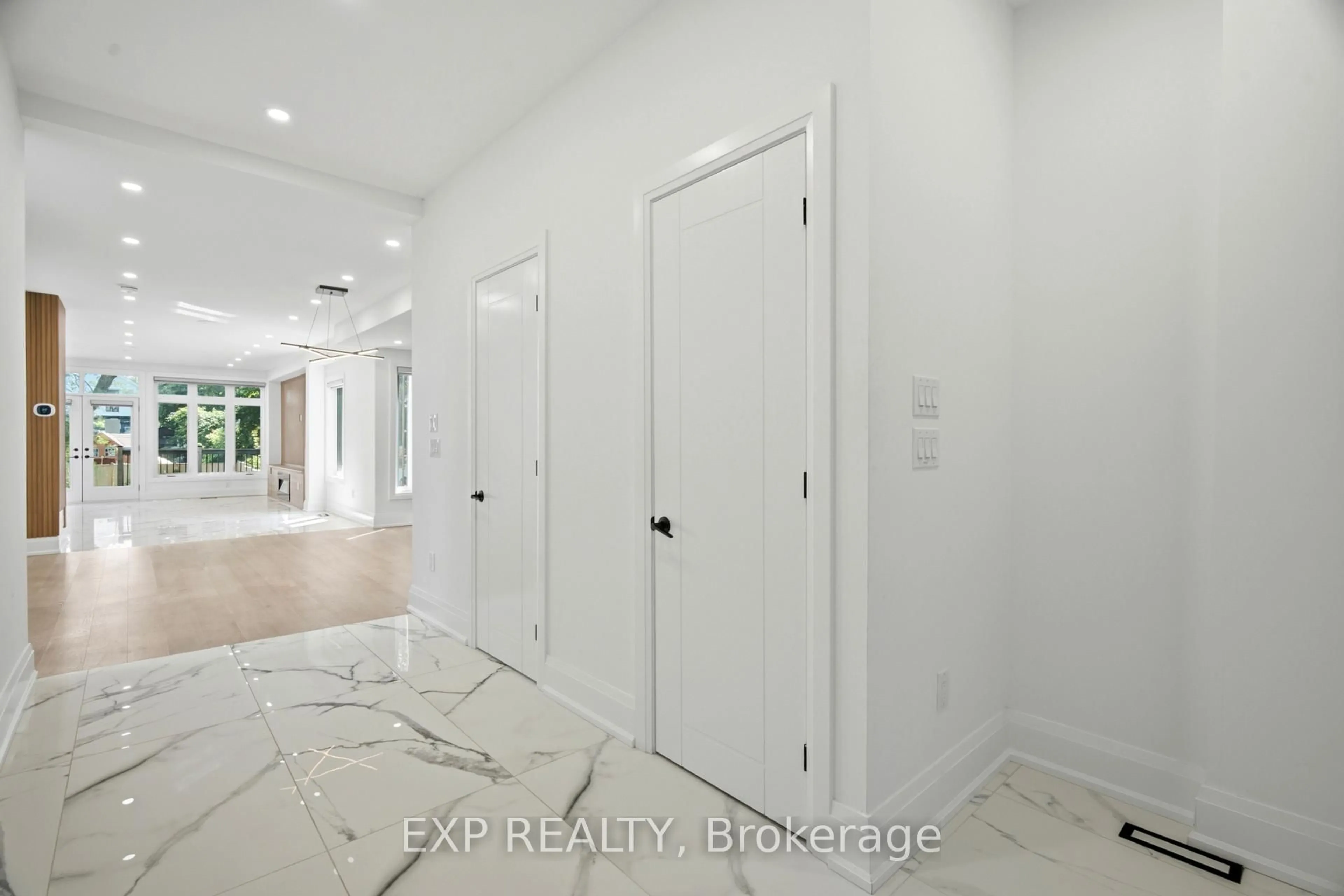 Indoor entryway for 83 Kalmar Ave, Toronto Ontario M1N 3G5
