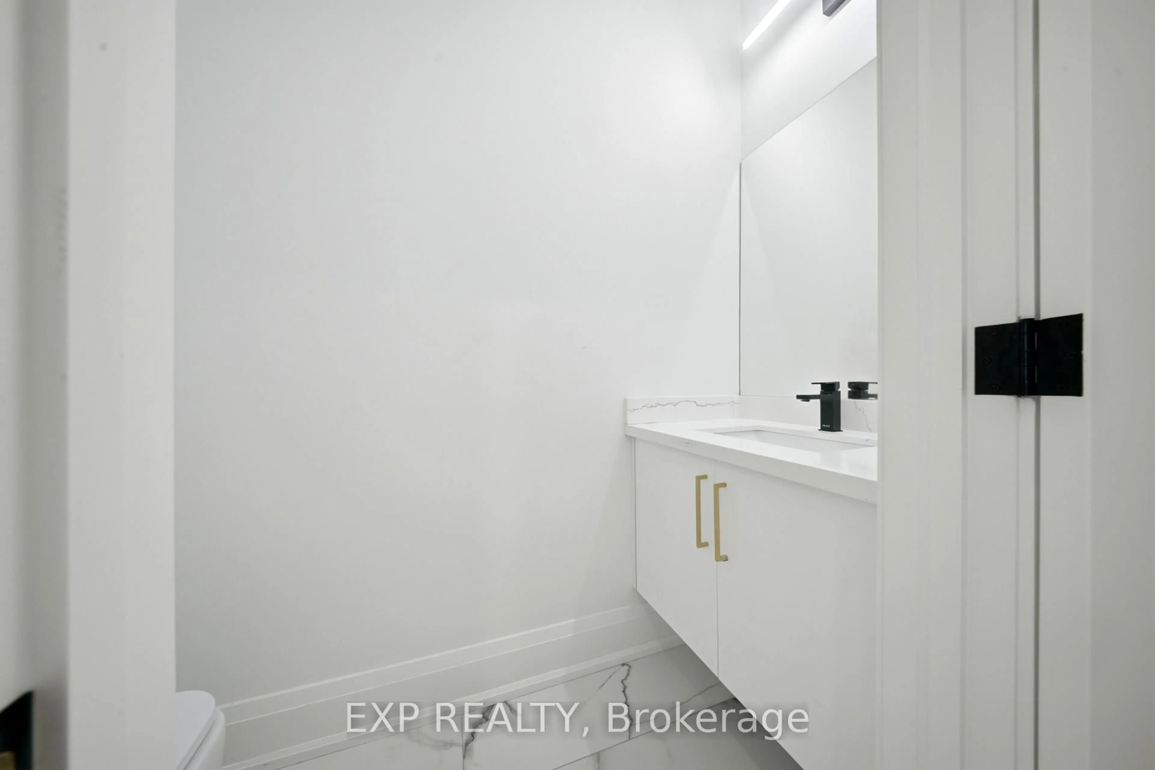 Standard bathroom, unknown for 83 Kalmar Ave, Toronto Ontario M1N 3G5