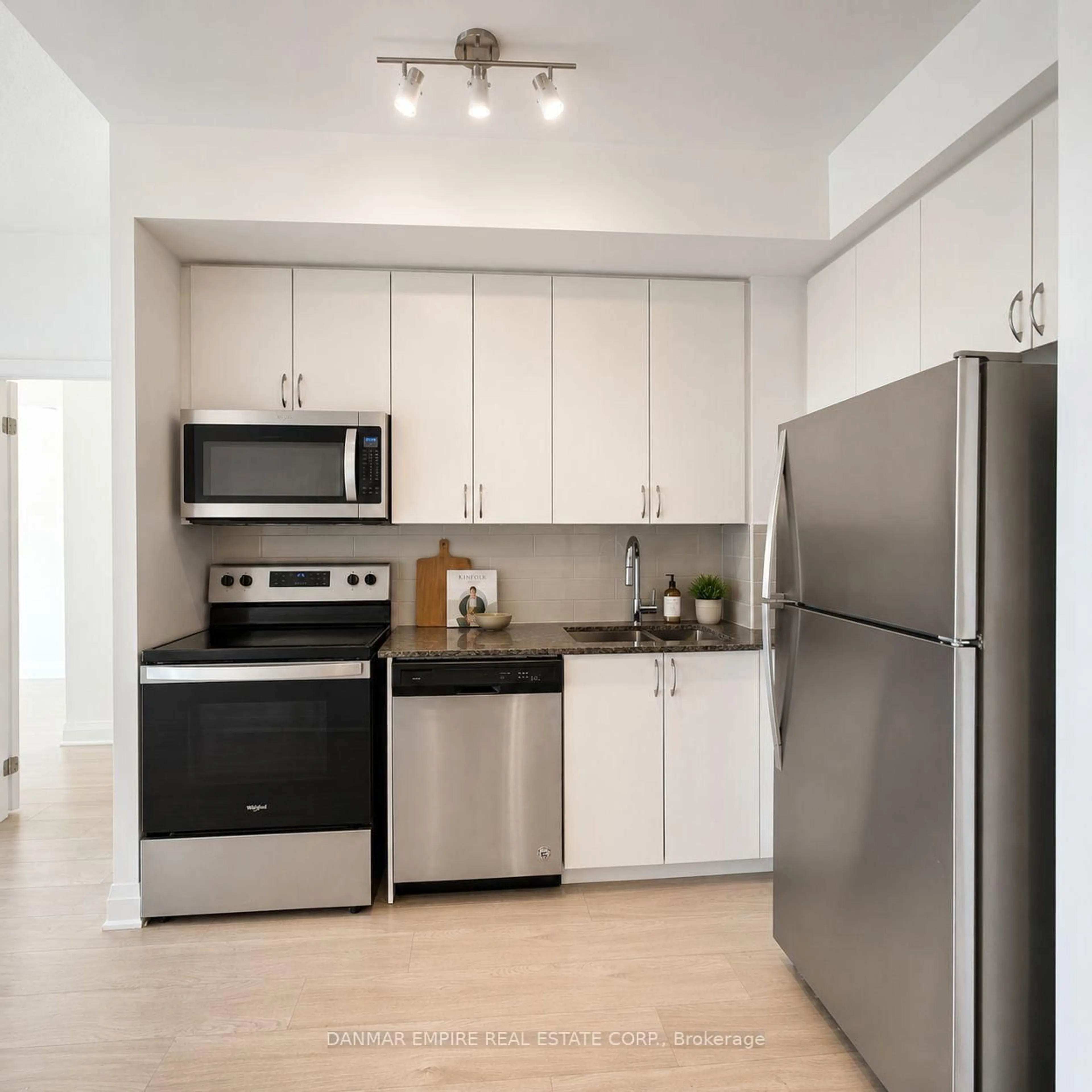 Standard kitchen, unknown for 3220 Sheppard Ave #513, Toronto Ontario M1T 0B7