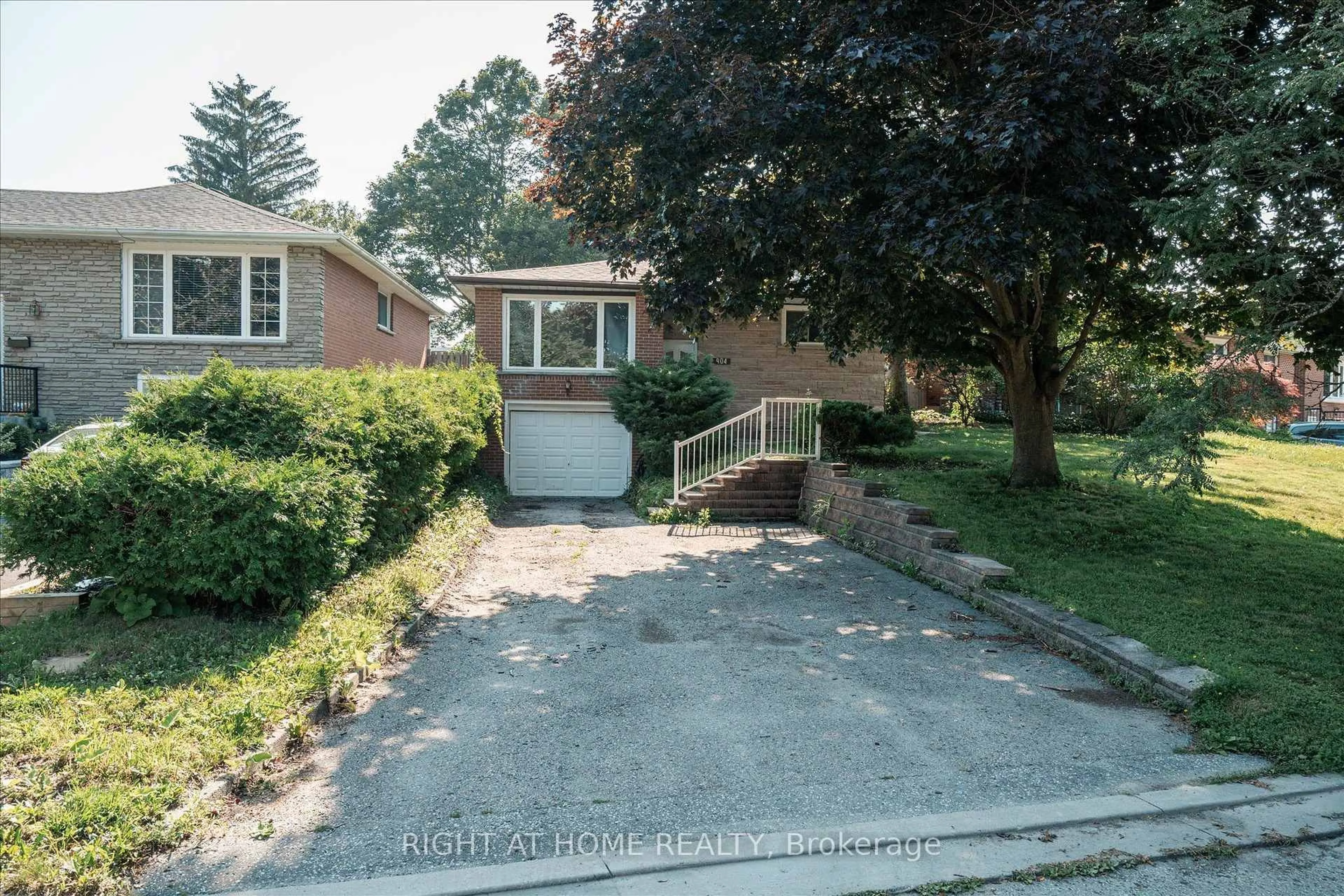 Unknown for 904 Walnut Crt, Oshawa Ontario L1H 2H9