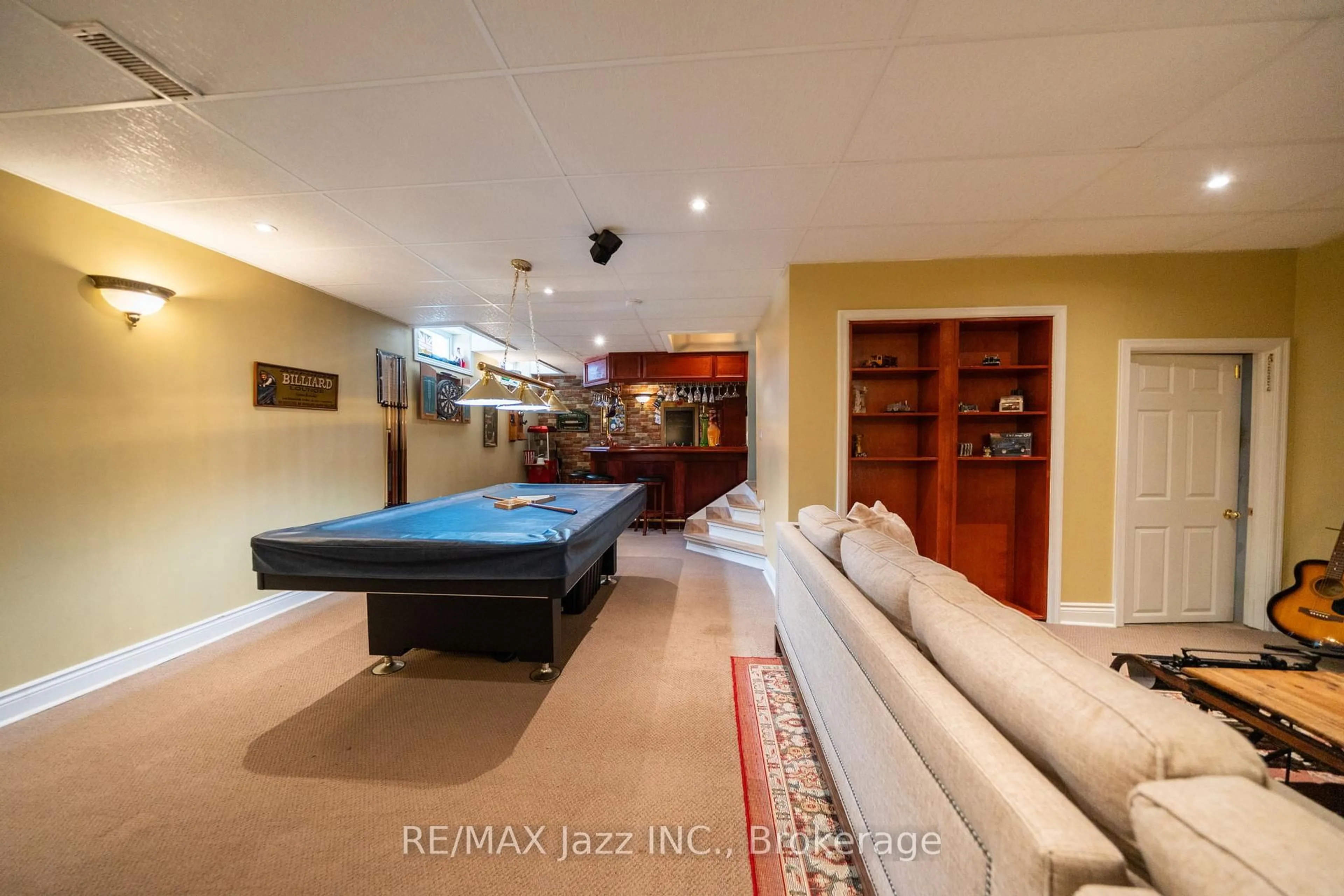 Home theater for 917 Byron St, Whitby Ontario L1N 4P2