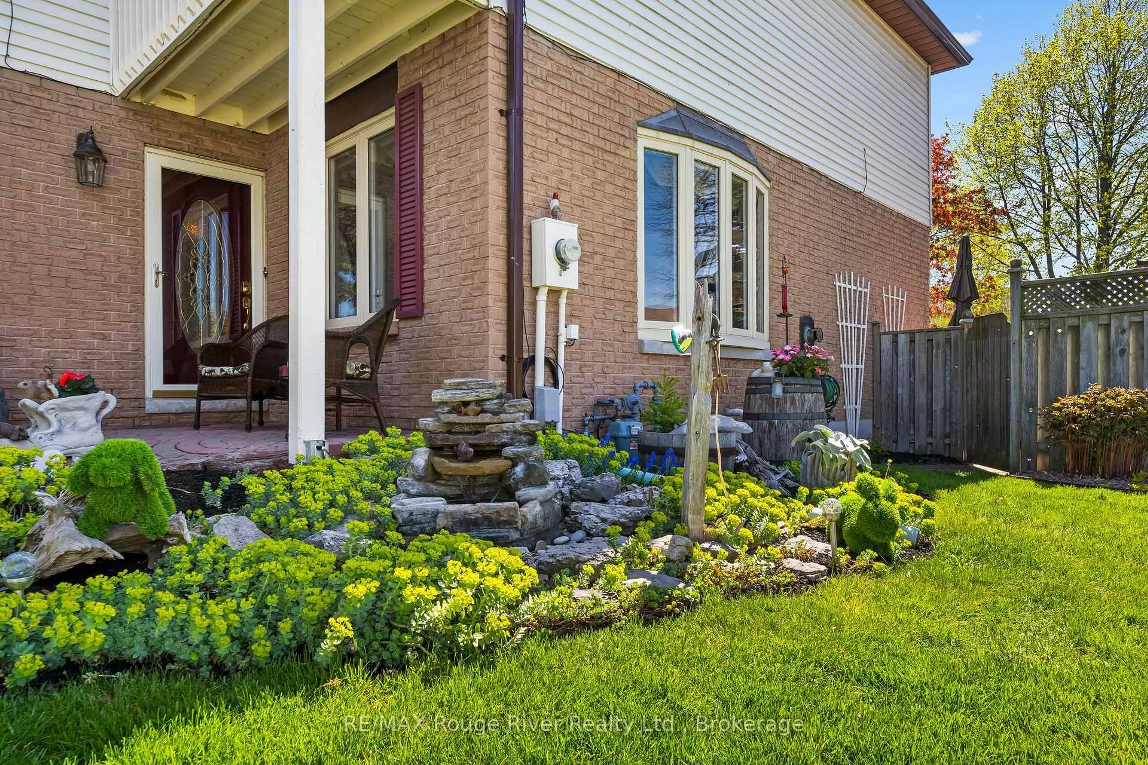 Patio, street for 1003 Renaissance Dr, Oshawa Ontario L1J 8B2