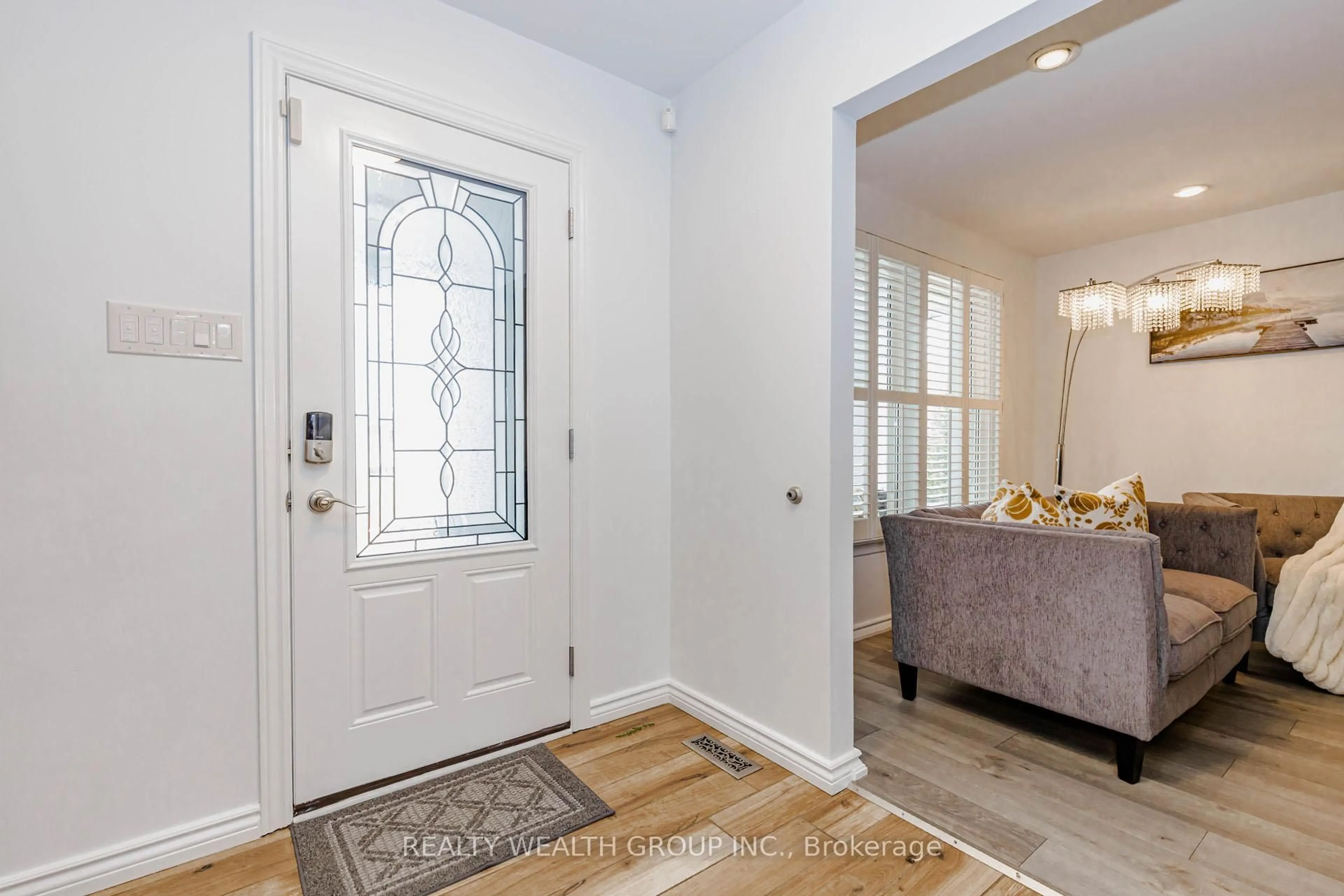Indoor entryway for 688 Antigua Cres, Oshawa Ontario L1J 6B4