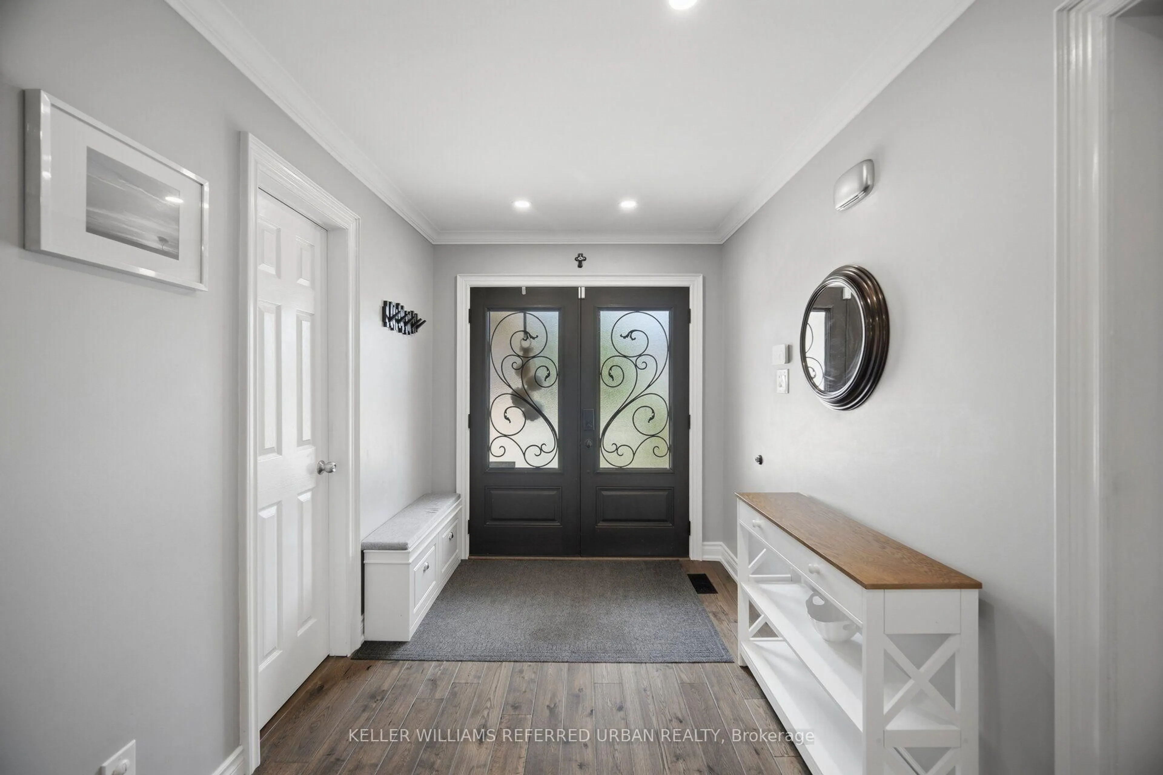 Indoor entryway for 46 Lipton Cres, Whitby Ontario L1R 1W7
