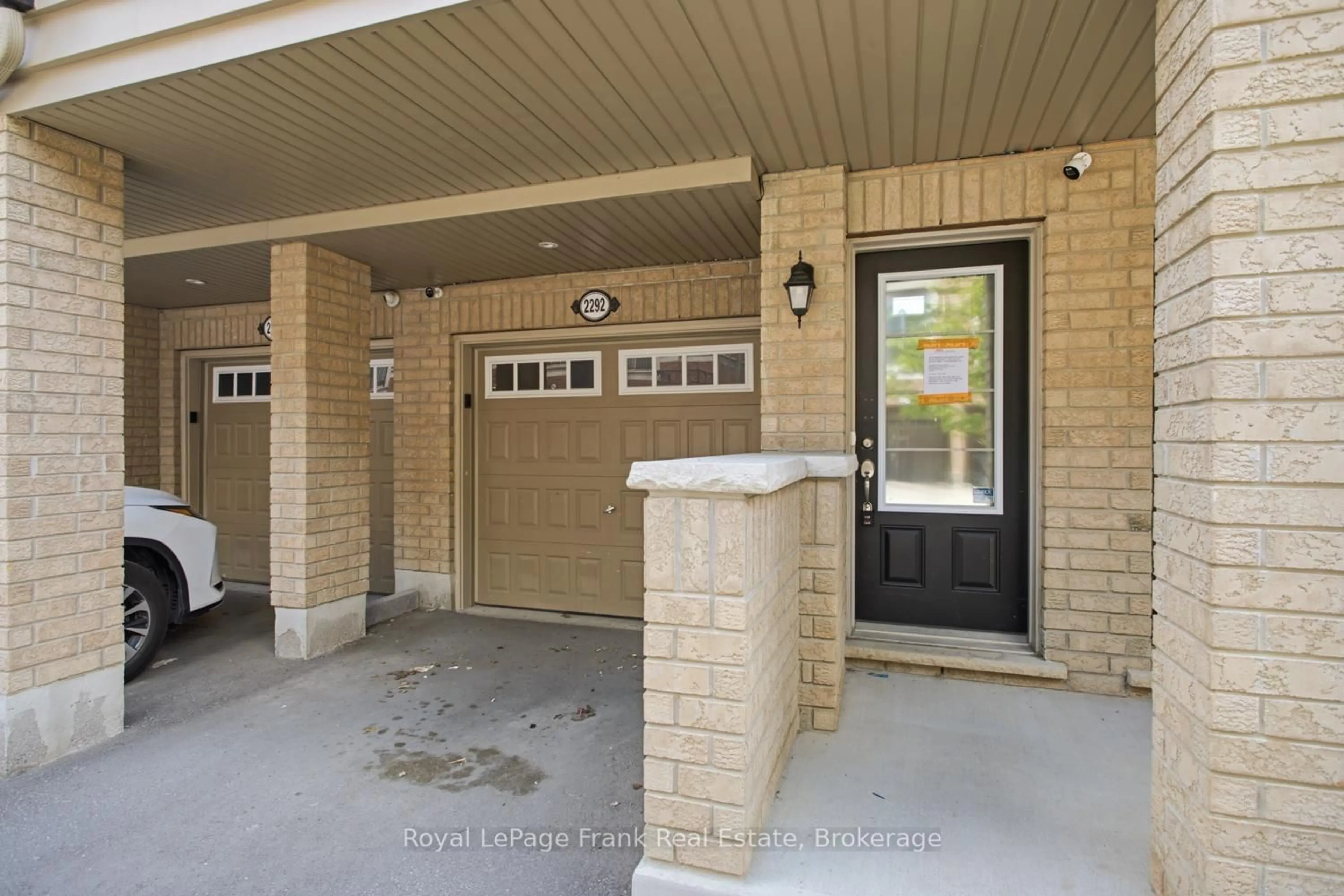 Indoor entryway for 2292 Chevron Prince Path, Oshawa Ontario L1L 0K8