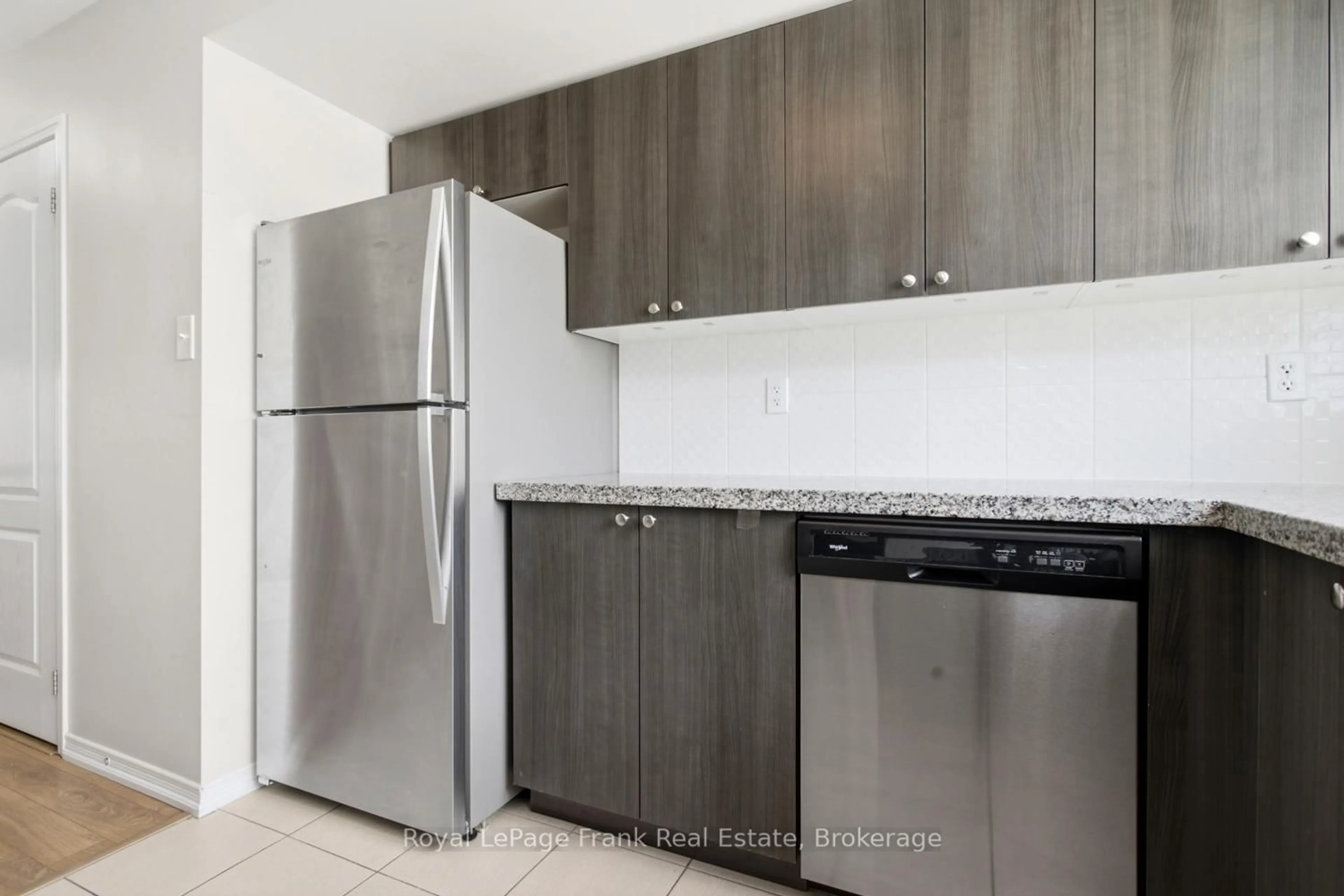 Standard kitchen, unknown for 2292 Chevron Prince Path, Oshawa Ontario L1L 0K8