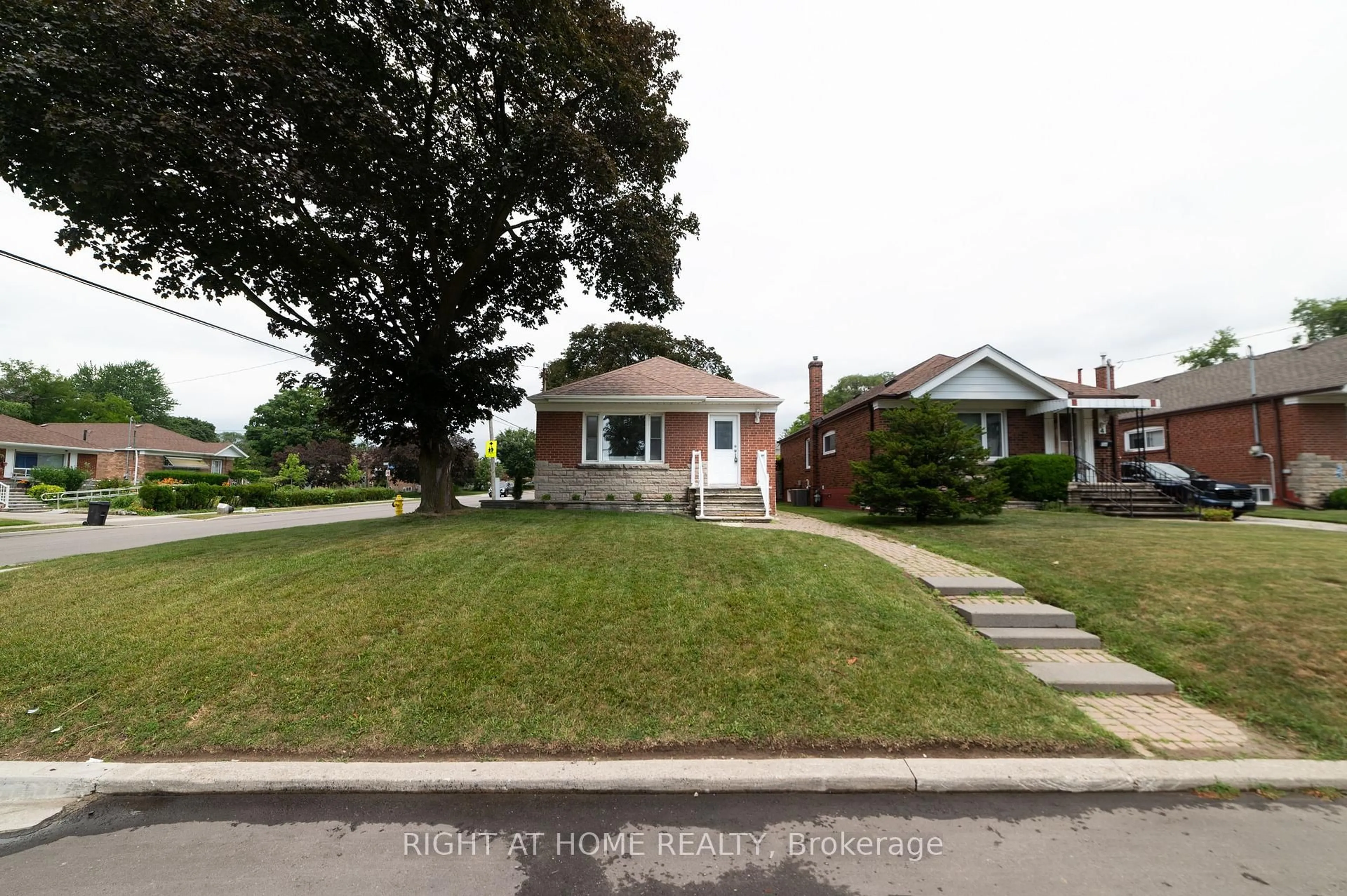 A pic from outside/outdoor area/front of a property/back of a property/a pic from drone, street for 2 Midholm Dr, Toronto Ontario M1K 3A9