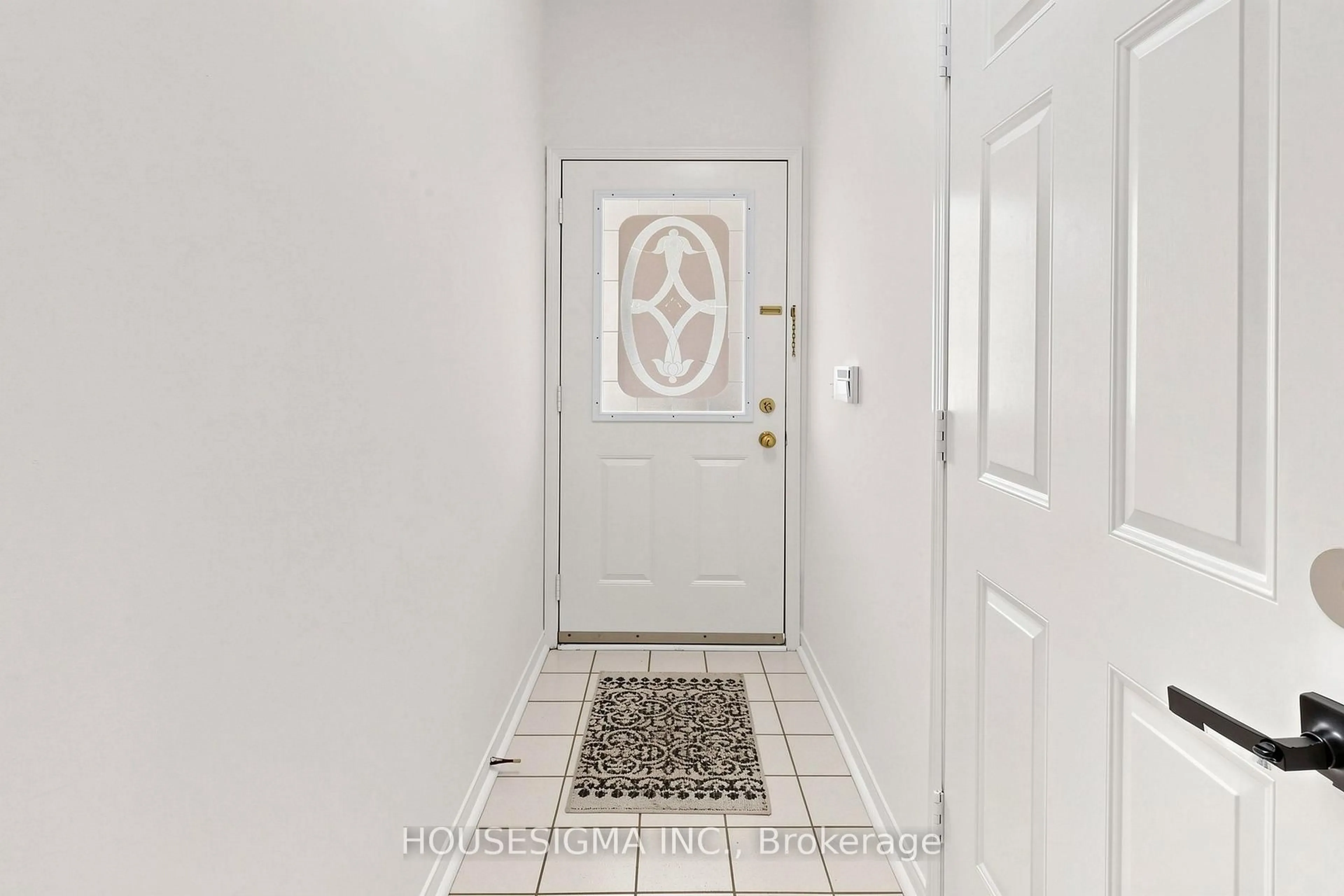 Indoor entryway for 83 Mondeo Dr #220, Toronto Ontario M1P 5B6