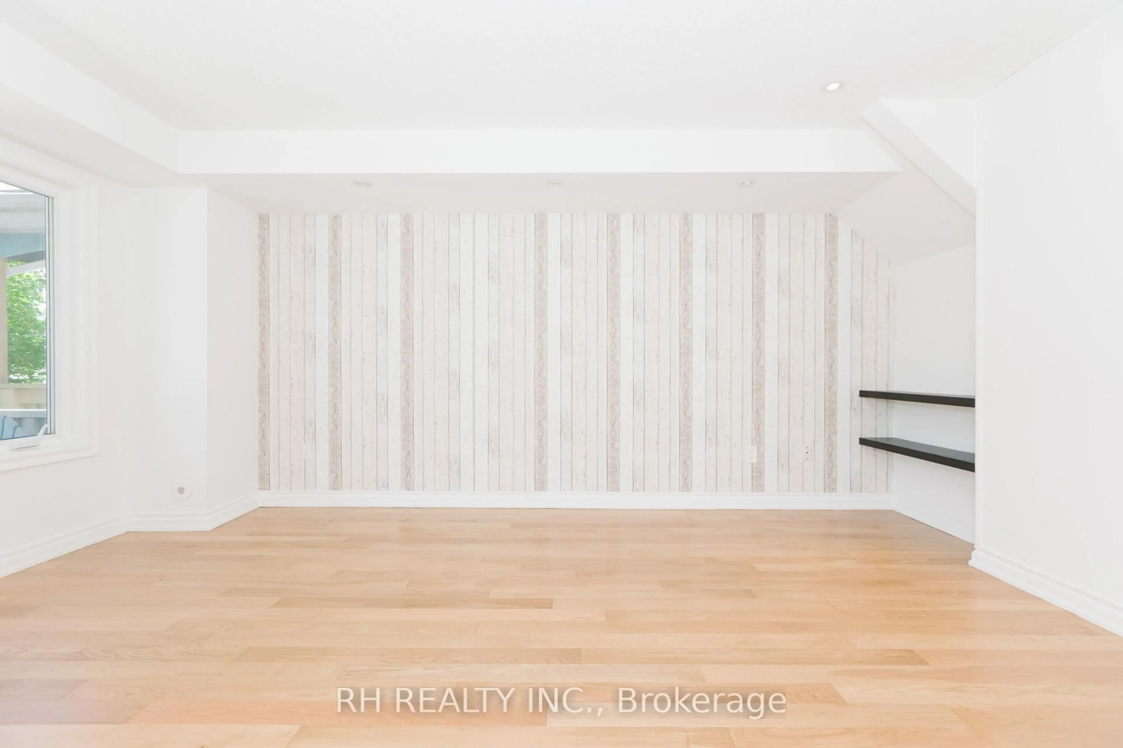 A pic of a room for 1820 Lake Shore Blvd, Toronto Ontario M4L 6S8