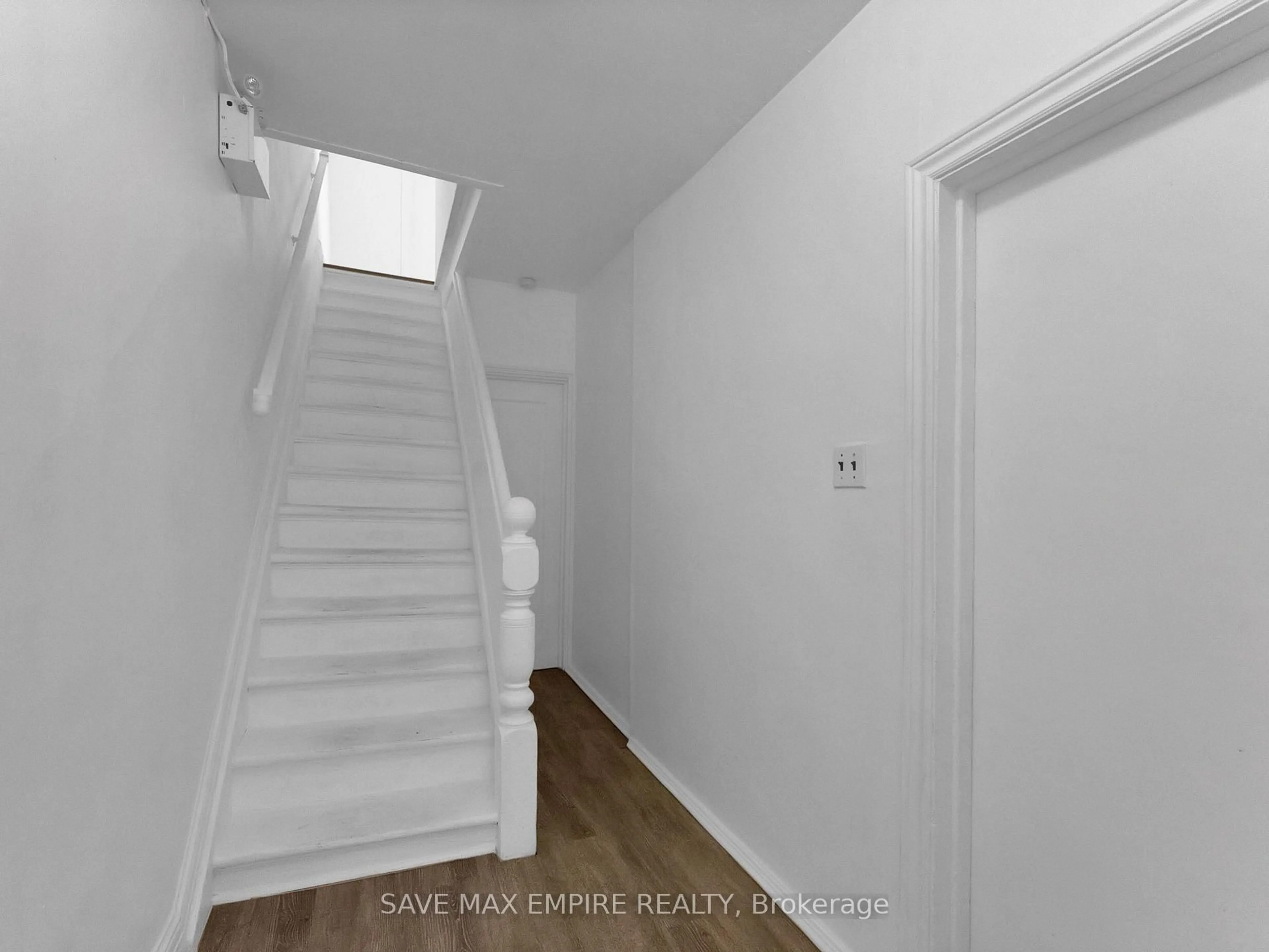 Stairs for 19 Minto St, Toronto Ontario M4L 1B5
