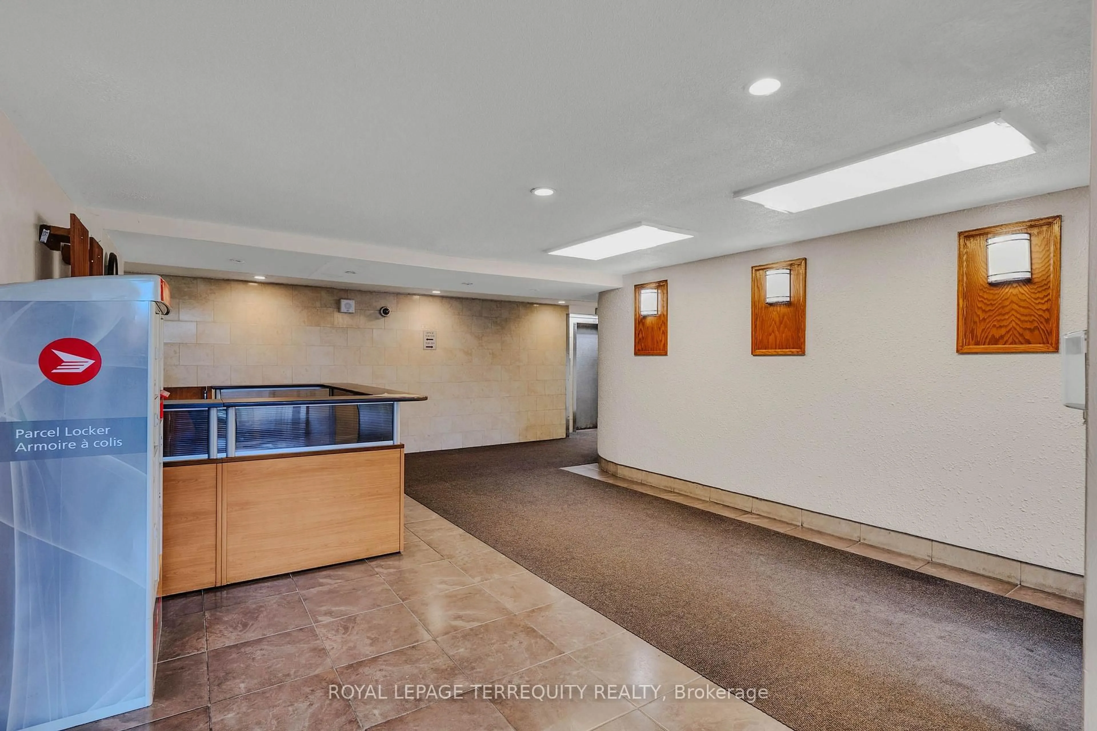 Lobby for 180 Markham Rd #816, Toronto Ontario M1M 2Z9