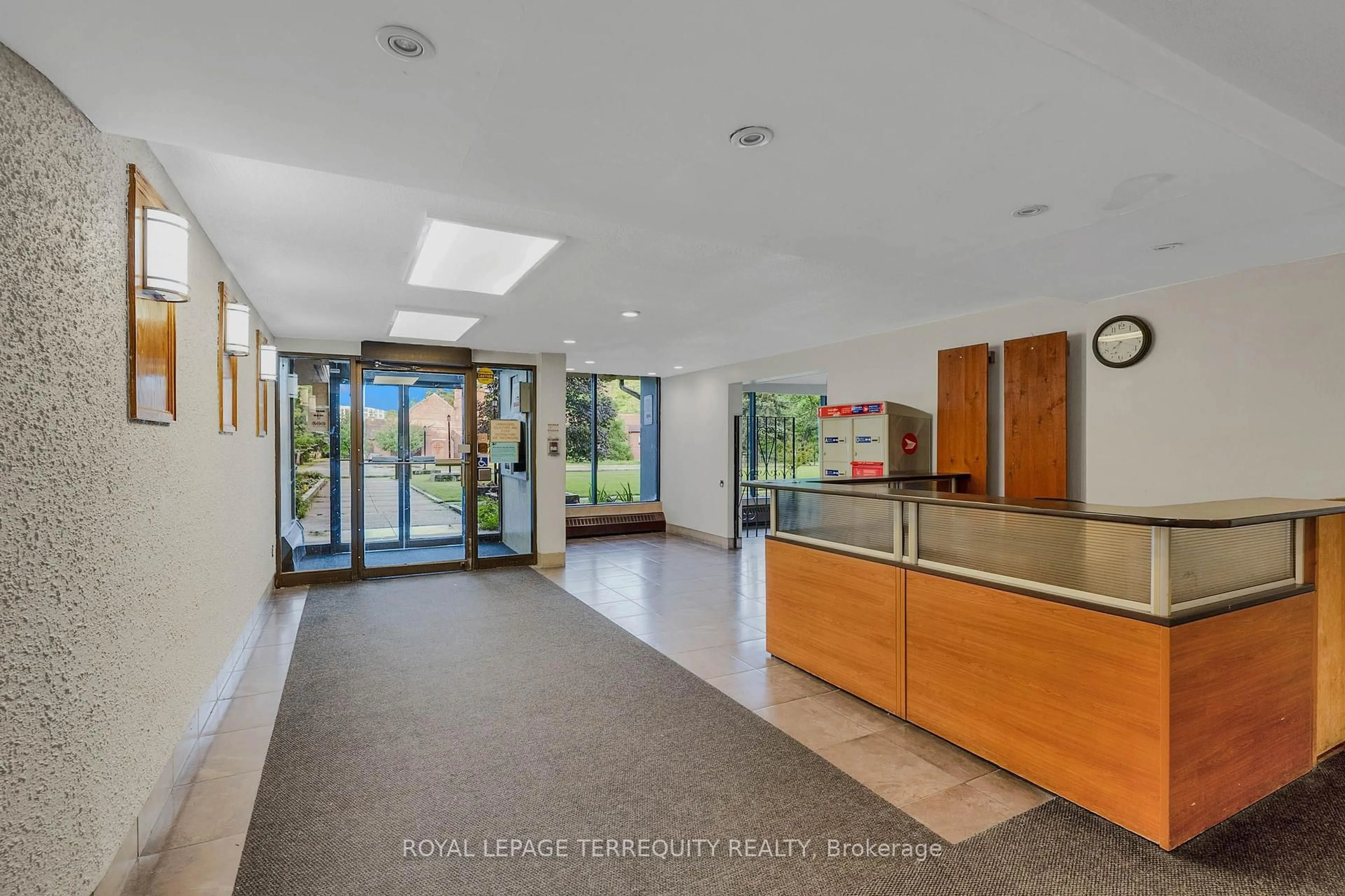 Indoor foyer for 180 Markham Rd #816, Toronto Ontario M1M 2Z9