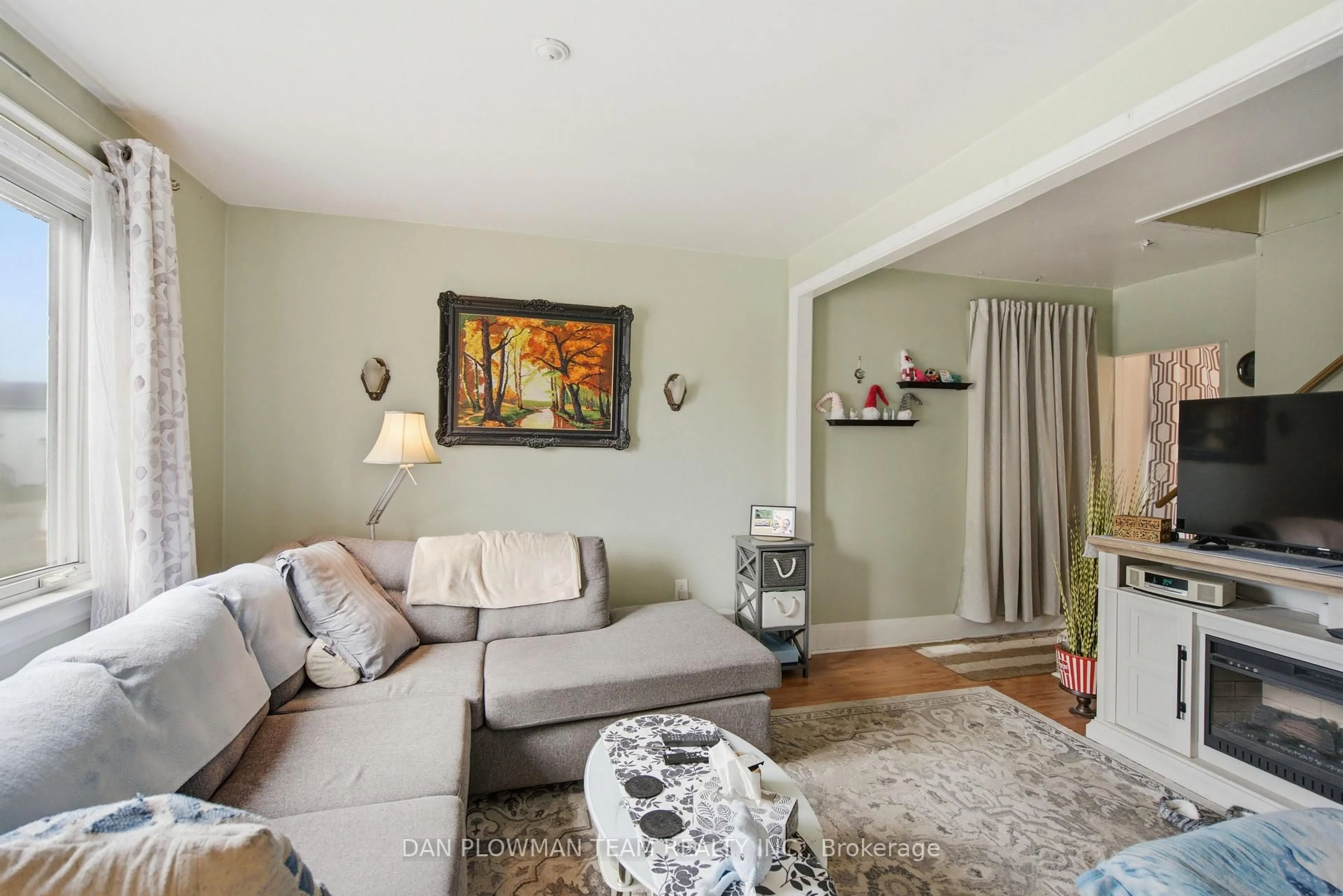 Living room with furniture, unknown for 250 Mitchell Ave, Oshawa Ontario L1H 2V6